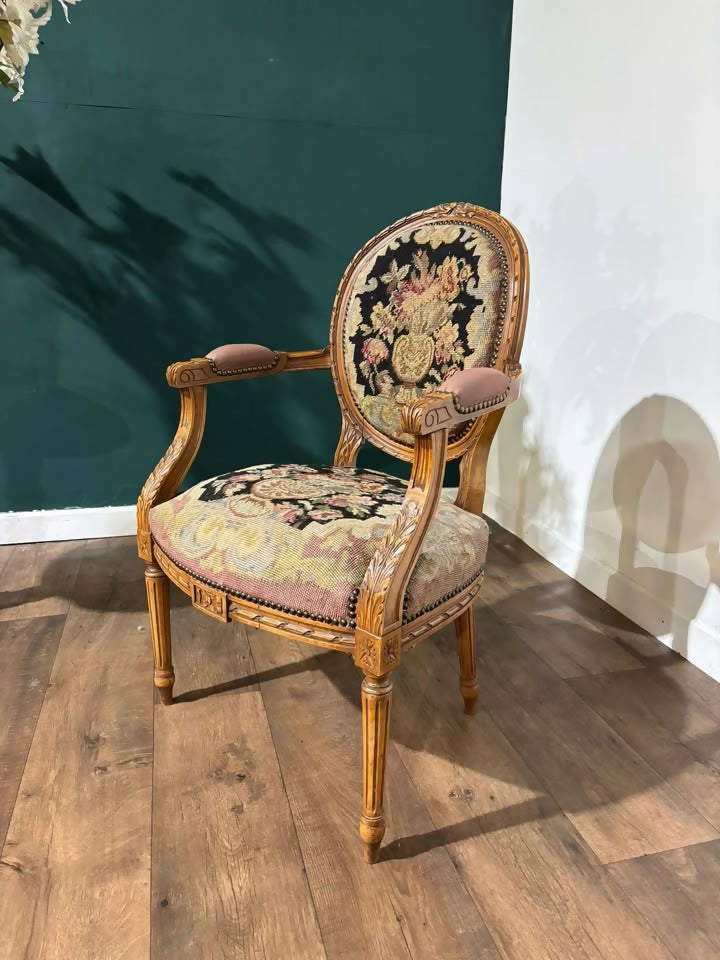 French Fauteuil Elbow Chairz
