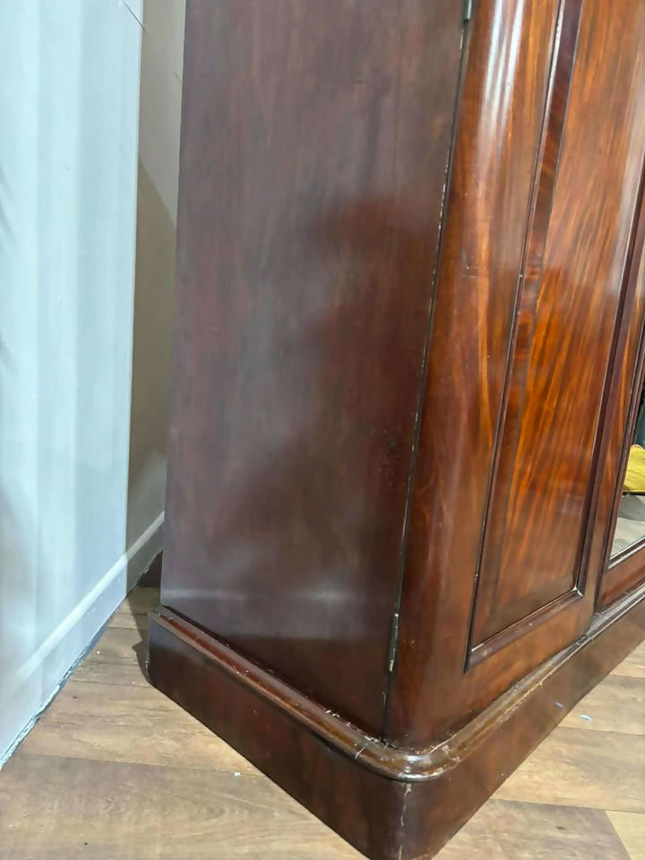 Victorian Mahogany Triple Wardrobe / Compactum