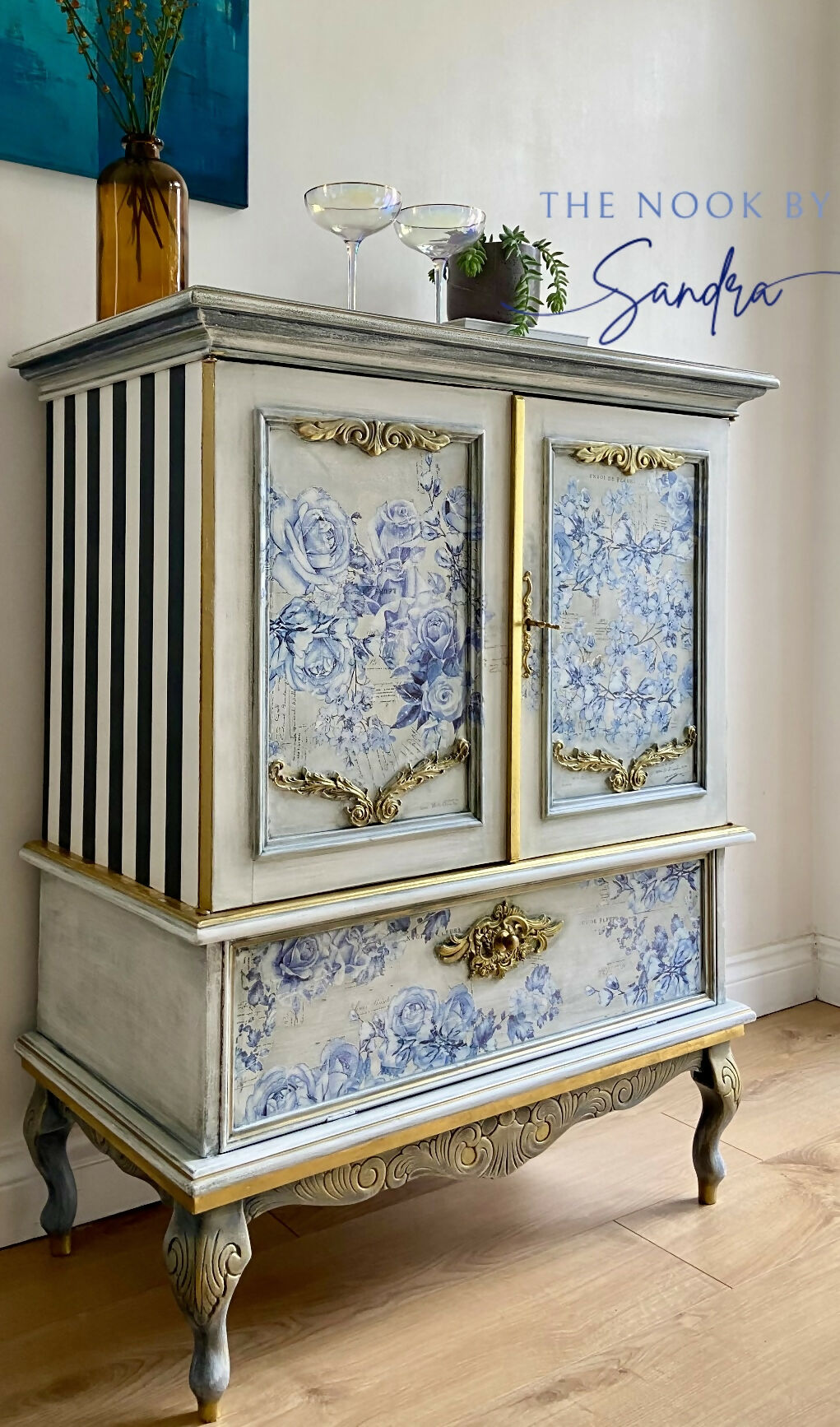 Vintage TV Cabinet Transformed into a Striking Cocktail Cabinet &Drink Bar