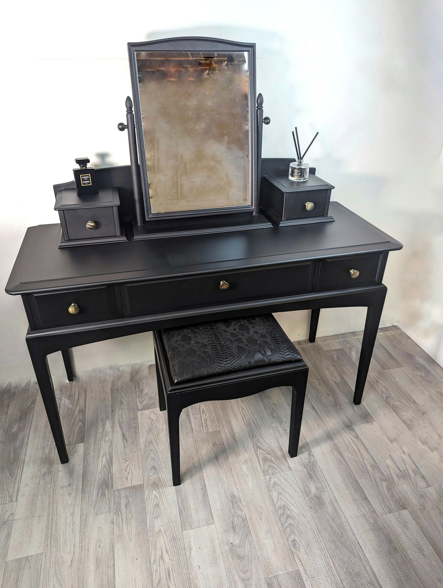 Stag Minstrel Dressing Table Mirror & Stool Black