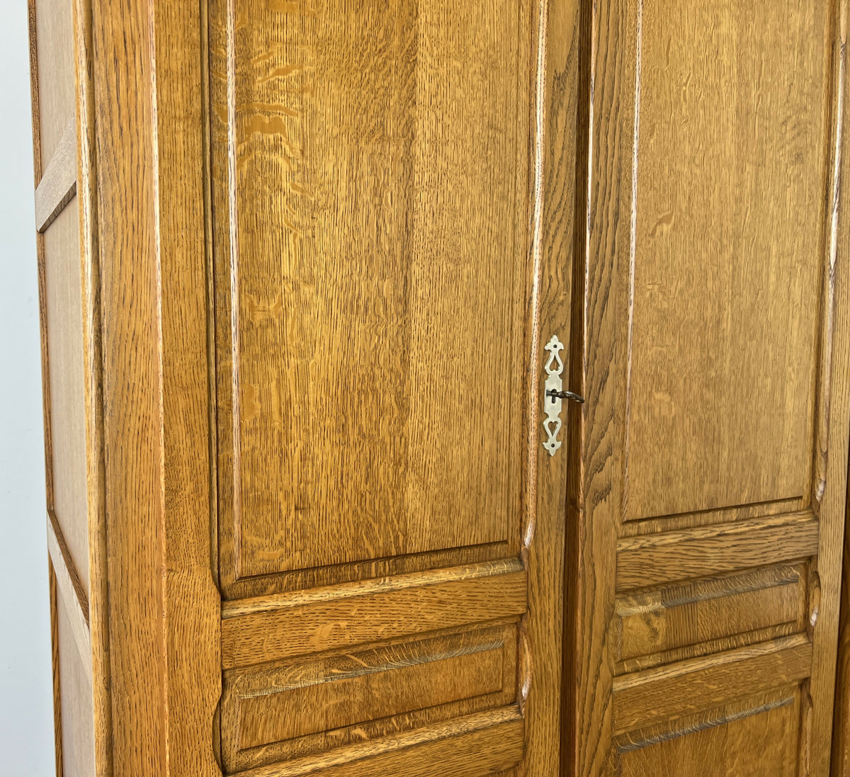 Wardrobe Vintage French Style Oak Triple Door Carved Armoire Cabinet LOT 6526
