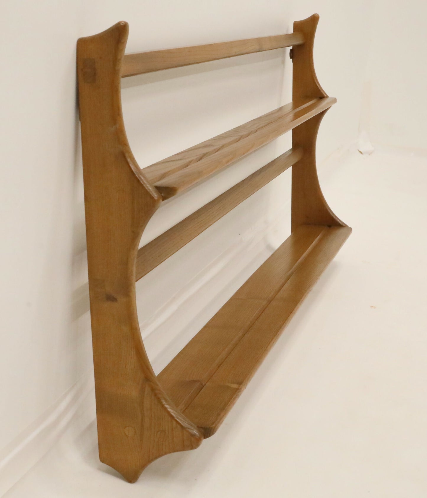 Ercol Open Plate Rack Model 268 Golden Dawn EX Con FREE Nationwide Delivery. SBR7643/2411B