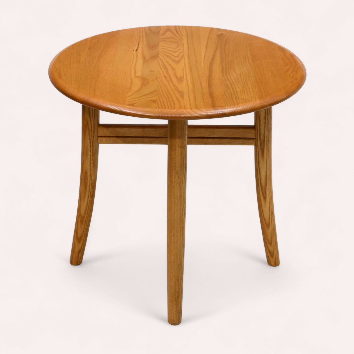 Ercol Round Side Table Light Finish And Excellent Condition Light FREE Delivery*. SBR10872/2808E