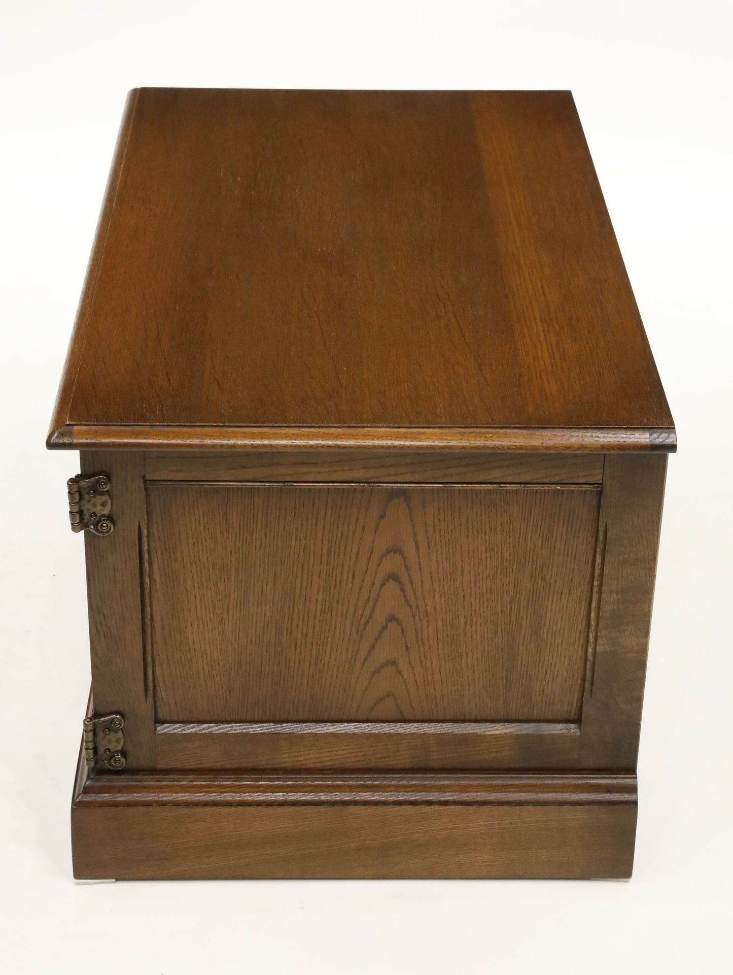 Old Charm TV Stand Light Oak Sky Box/DVD Area VGC FREE Nationwide Delivery. SBR7946/2004C