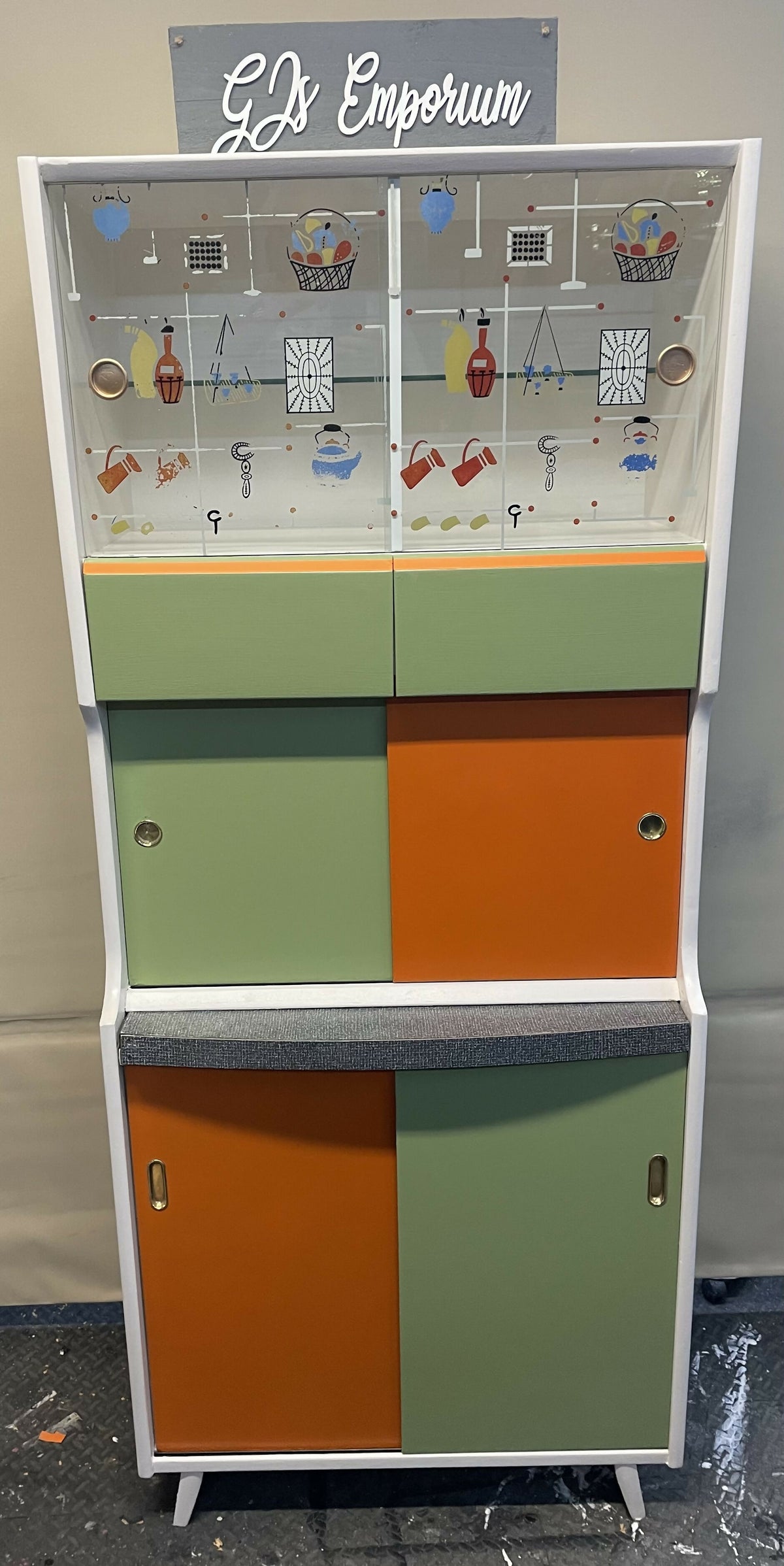 Vintage Kitchenette Upcycled to a Fresh Retro Look