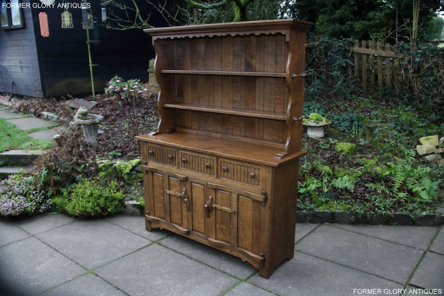 A RUPERT / NIGEL GRIFFITHS MONASTIC CARVED OAK DERBYSHIRE DRESSER / SIDEBOARD.