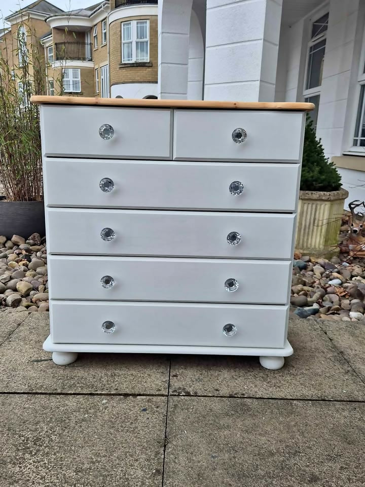 Stunning pine vintage chest of drawers
