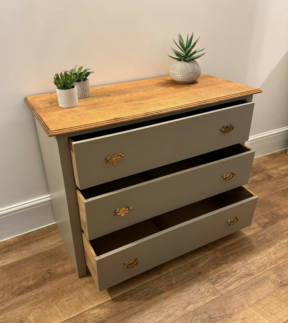 Chest of drawers