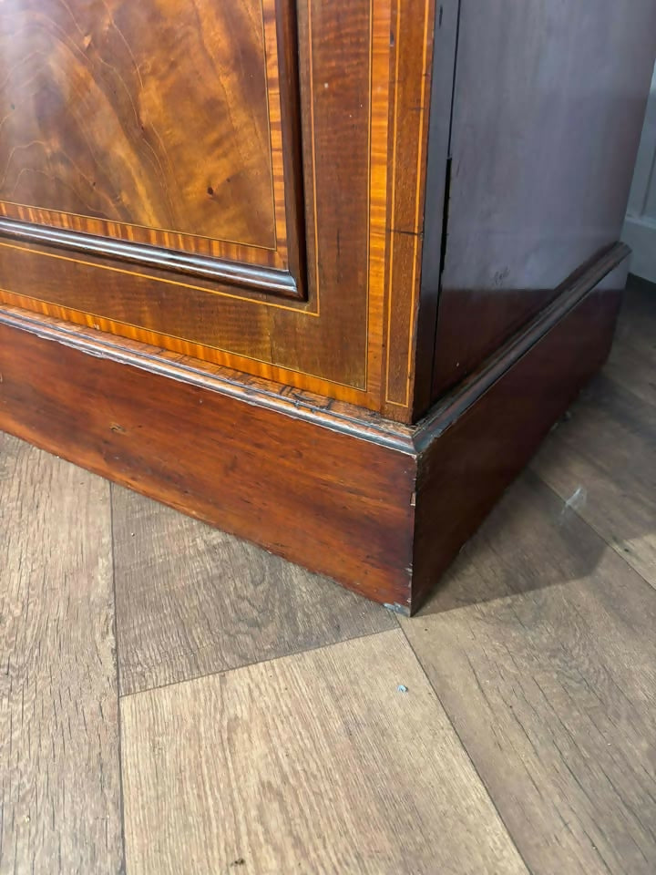 Edwardian Crossbanded Mahogany Triple Fitted Compactum