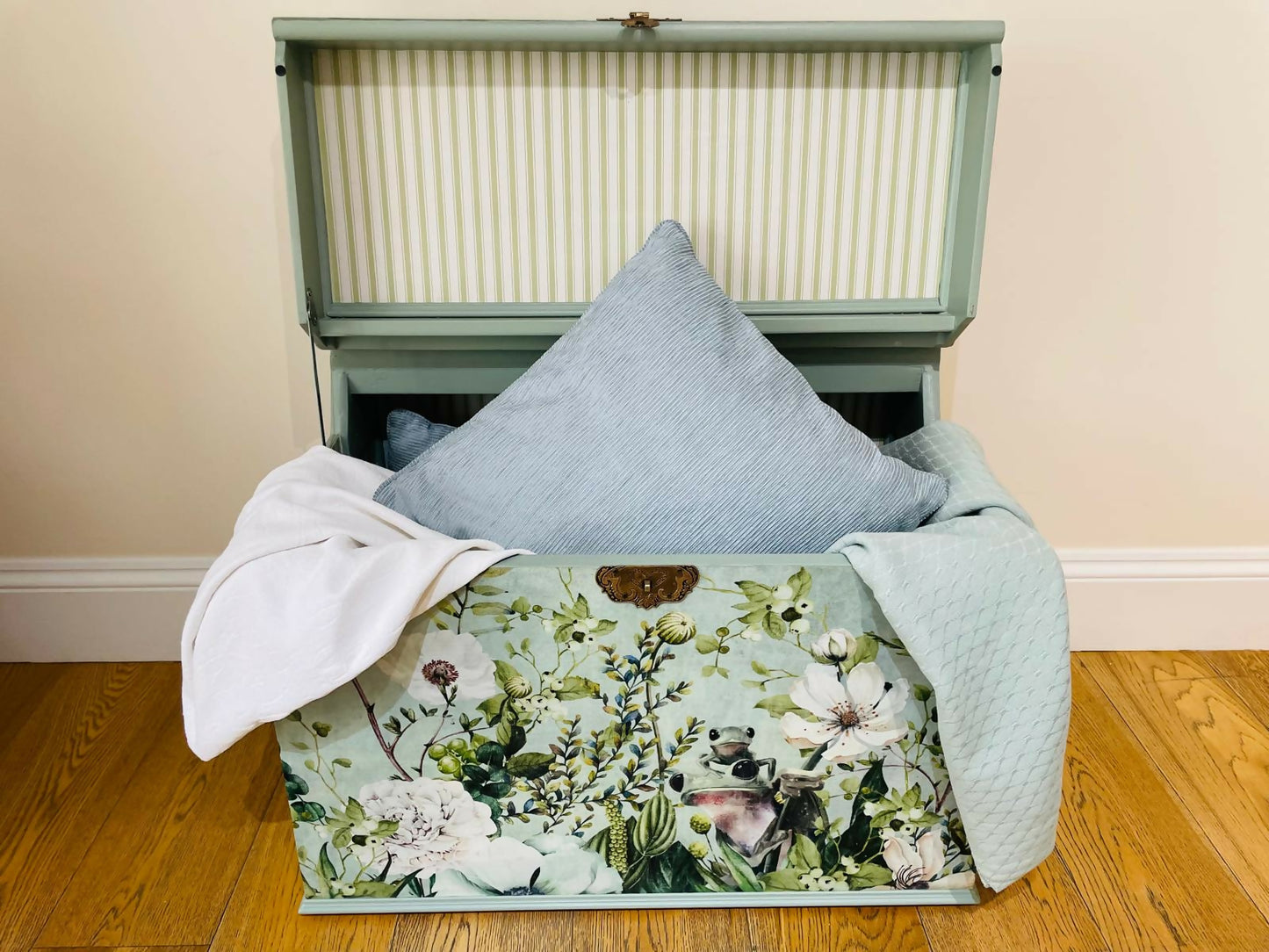 Storage Chest Upcycled Furniture Green Frog Foliage Vintage Storage Box Ottoman