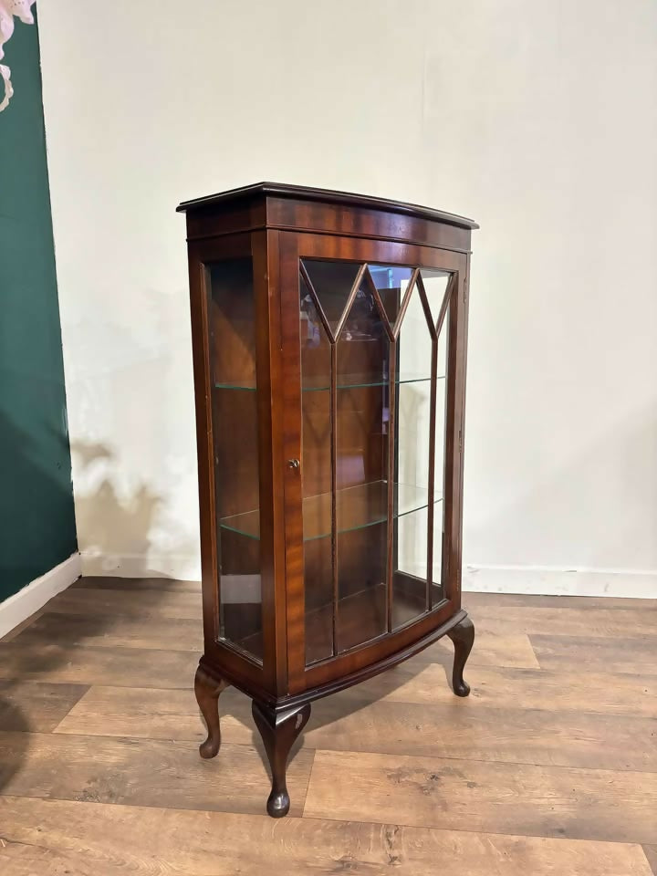 Vintage Mahogany Bow Front Display Cabinetnn