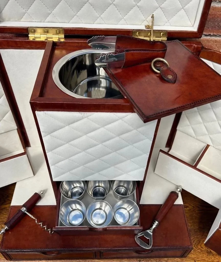 Superb Quality Hand Crafted Antique Style Leather Campaign Portable Drinks cabinet bar