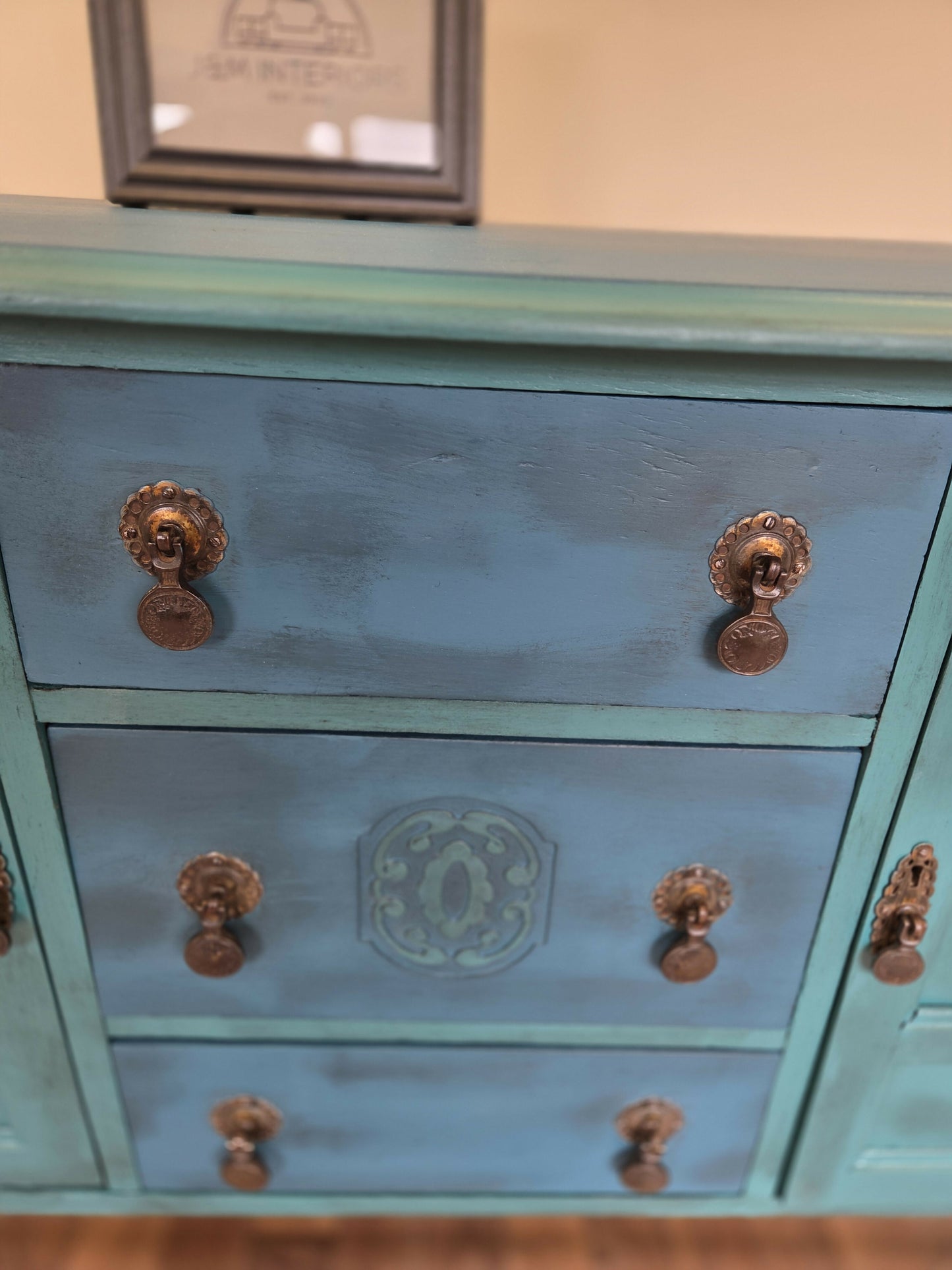 Vintage solid oak sideboard/cabinet/bar.