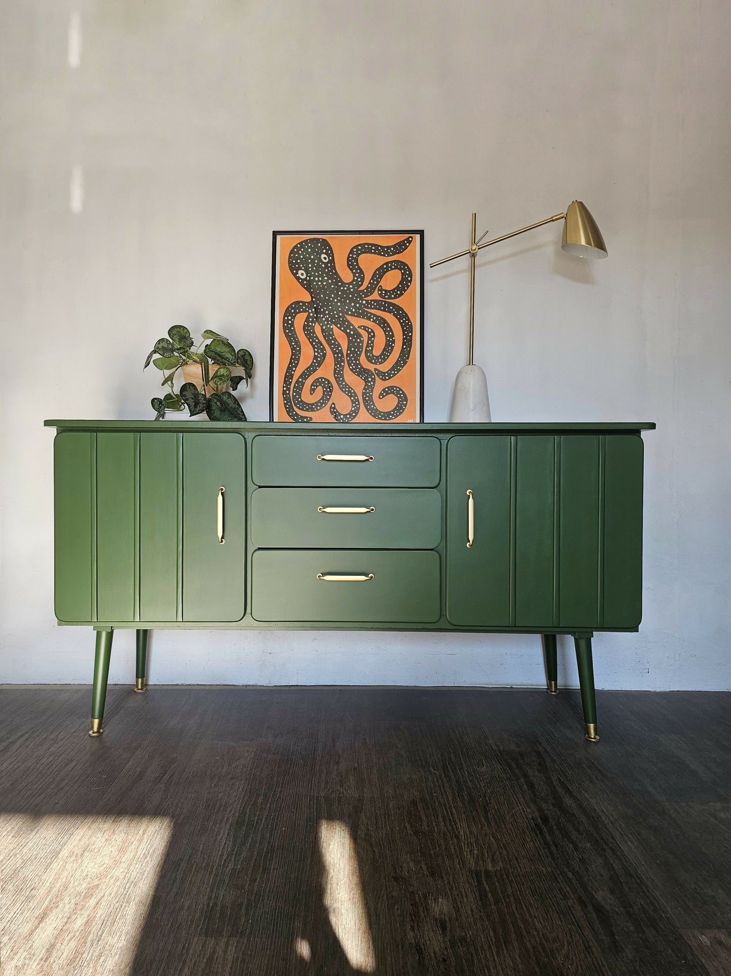 Mid Century Modern Sideboard / TV Cabinet