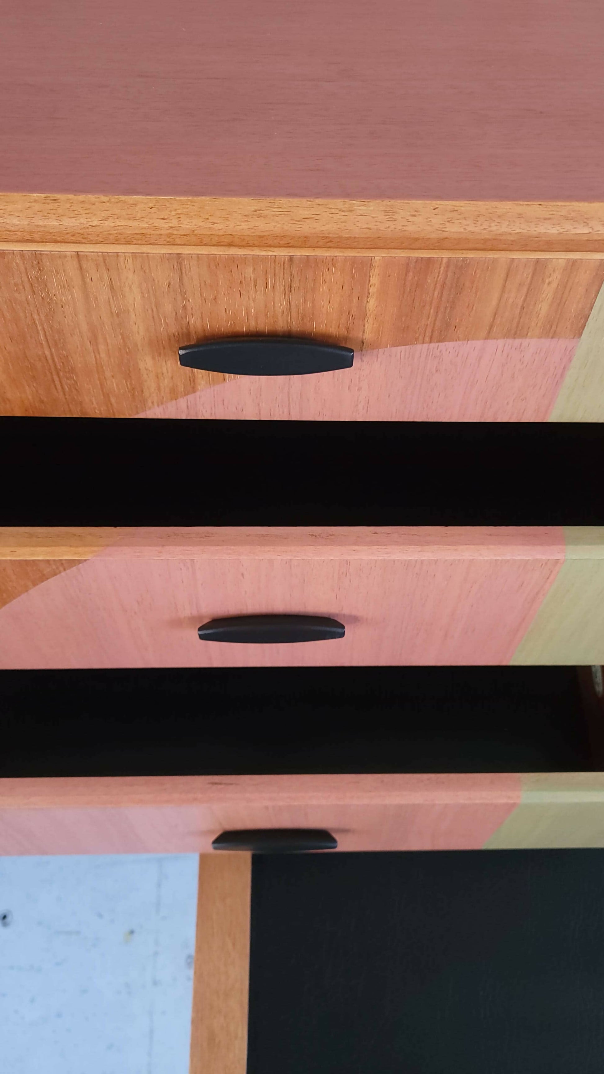 Sideboard black inside drawers and surface-orange otter