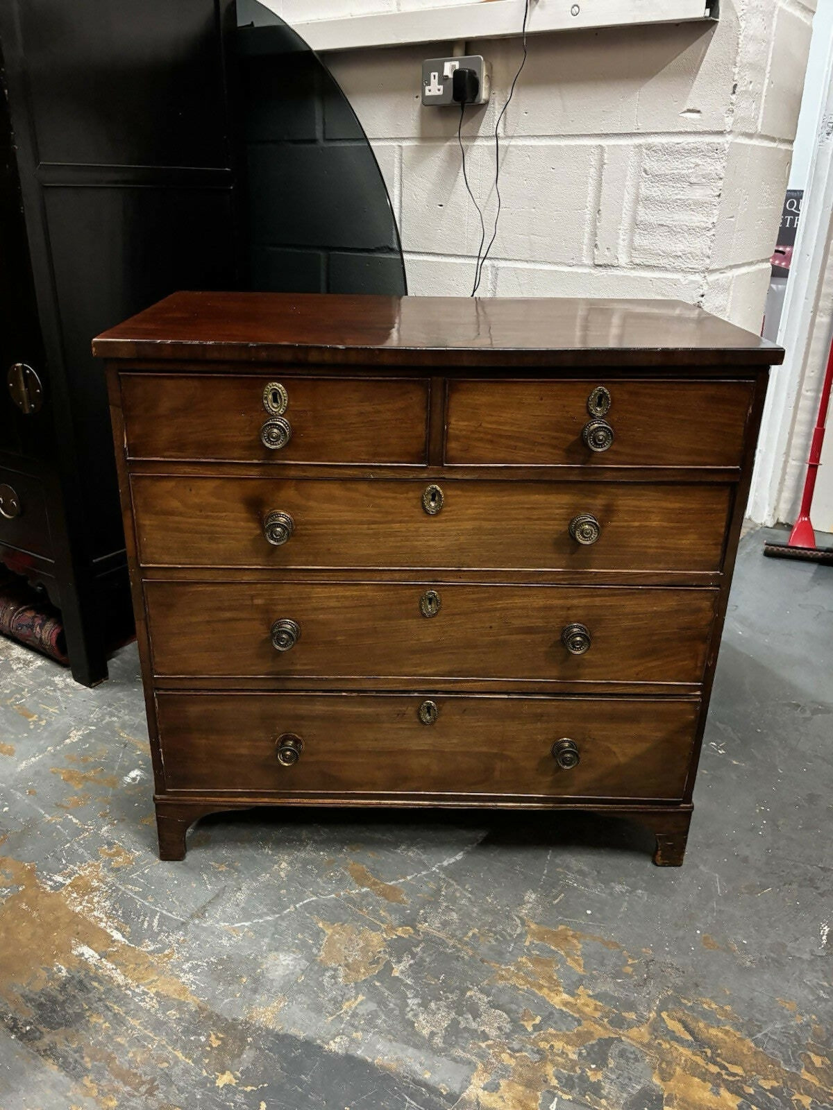Georgian Mahogany Chest Of Drawers. Nice Small Proportions.
