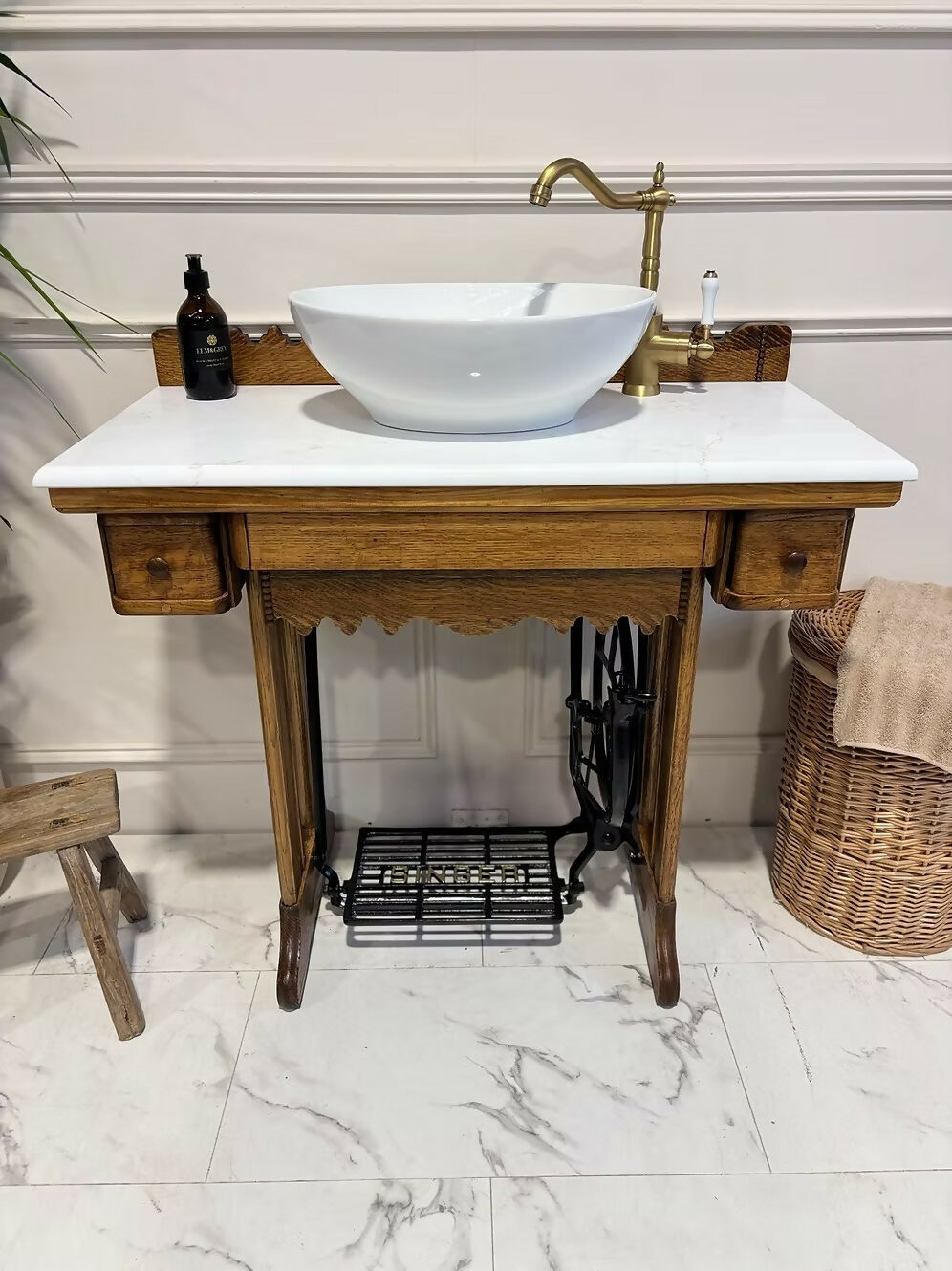 Traditional Bathroom Vanity Unit - Lady Jane Grey