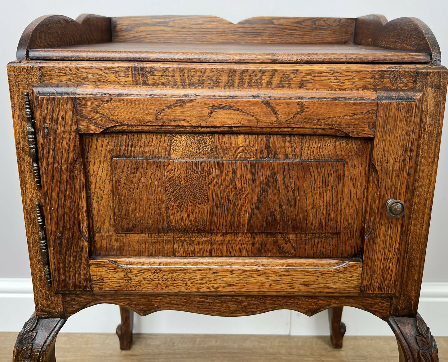 Bedside Table Vintage French Louis Oak Cabinet Cupboard Nightstand LOT 6230