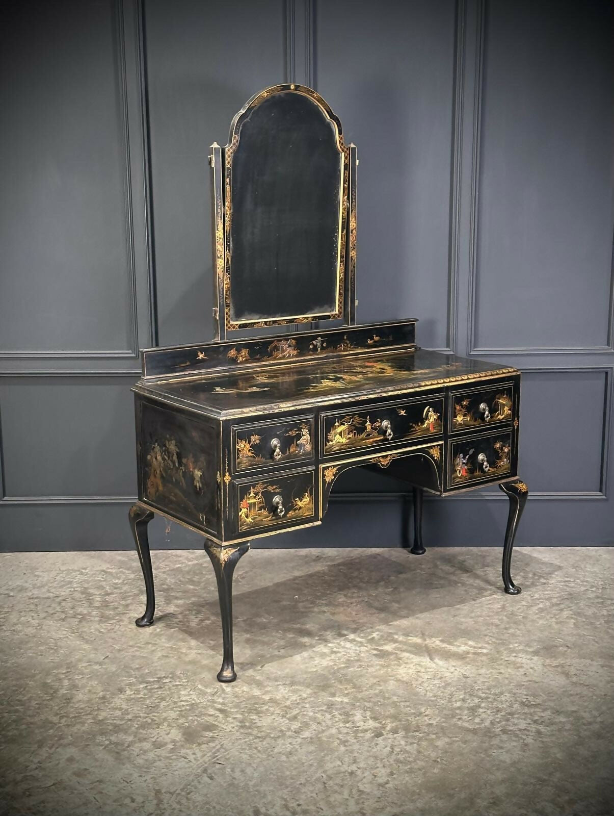 Black and Gold Chinoiserie Lacquered Dressing Table