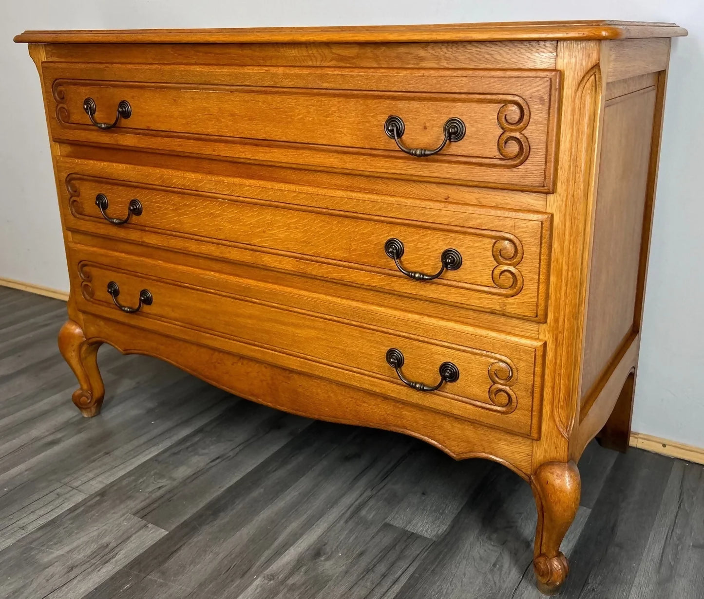 Vintage French Louis XIV Chest of Drawers / Sideboard / Cabinet (LOT 3194)