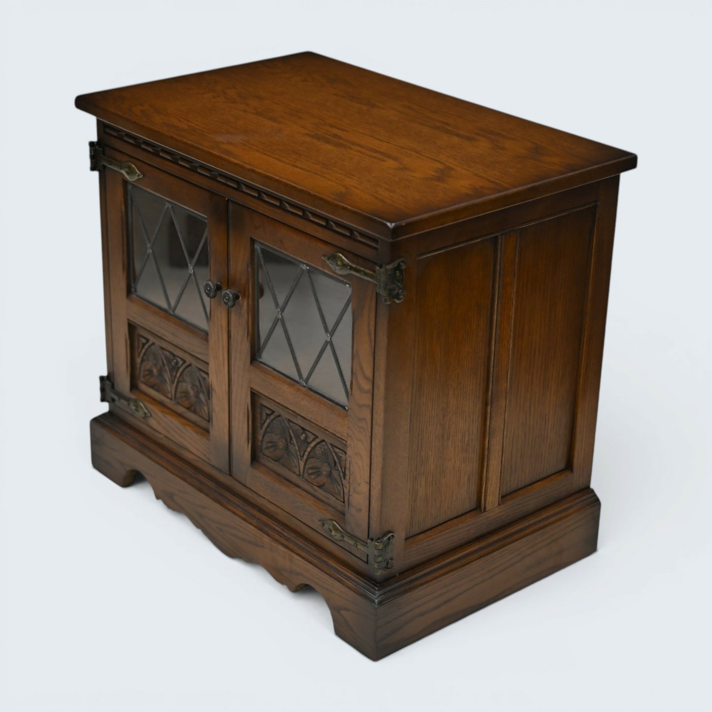 Old Charm TV Stand DVD/SKY Cabinet Light Oak Made In England Free UK Delivery
