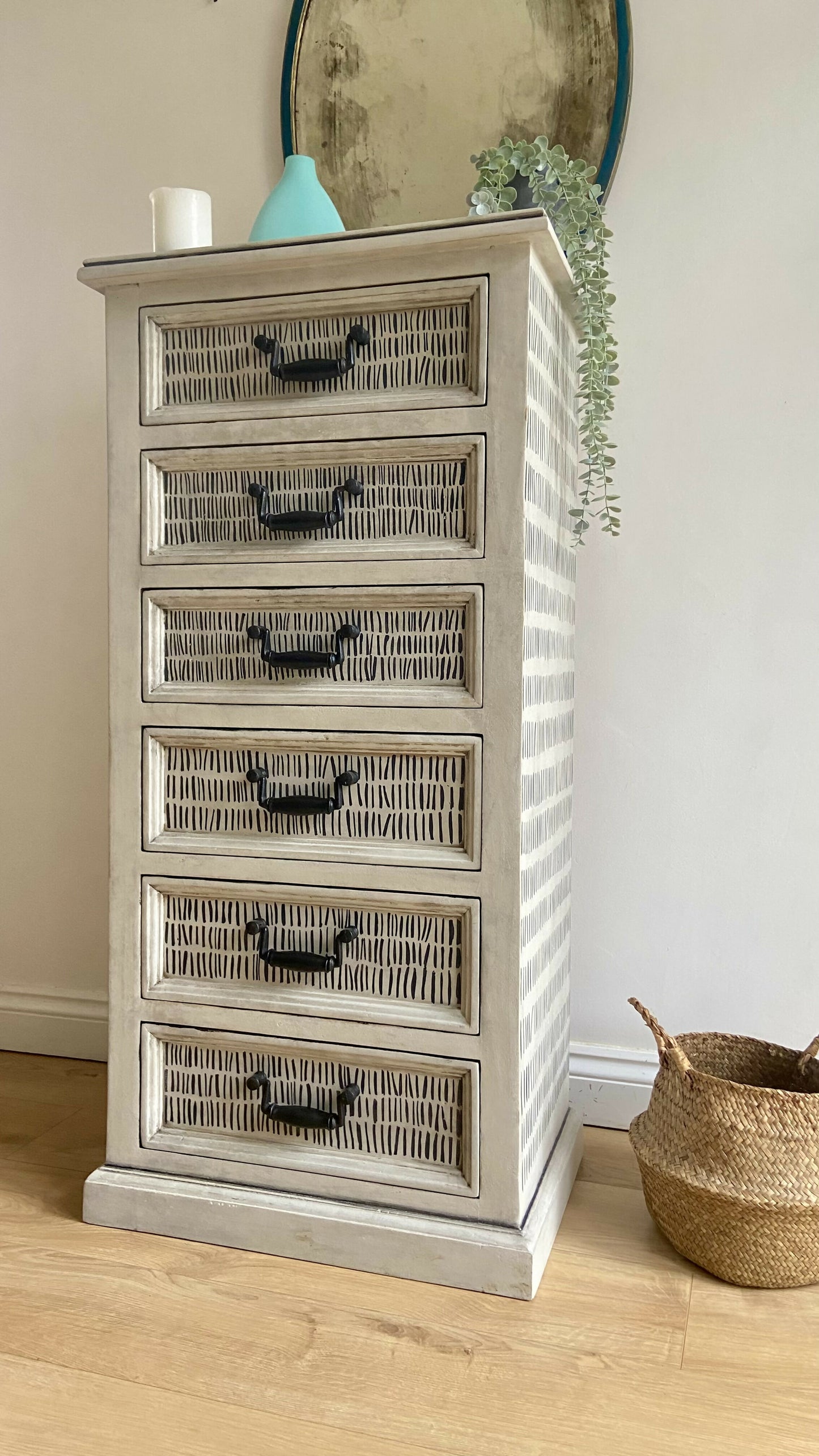 Chest of drawers -Hand-painted • Dash Pattern - Upcycled Furniture