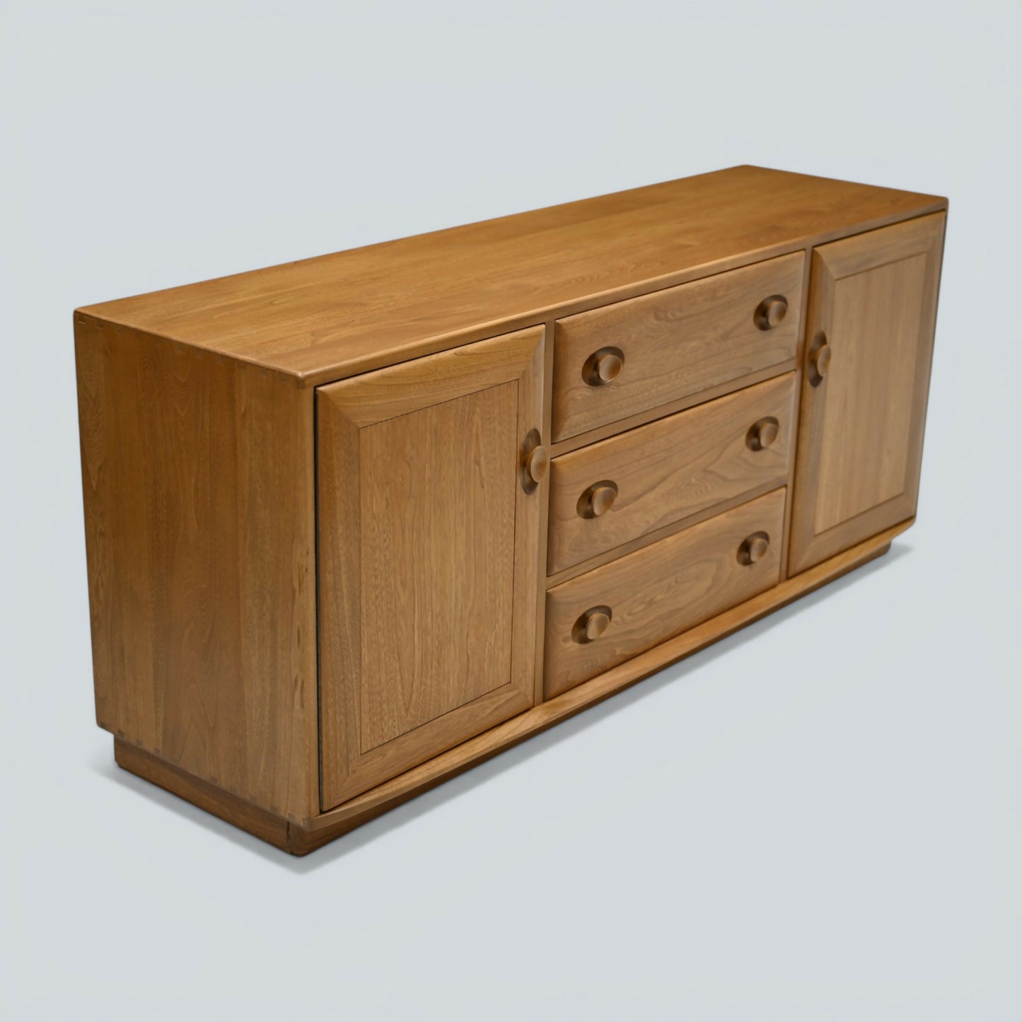 Ercol Windsor Sideboard Model Number 1072 Light Finish Vintage FREE UK Delivery*