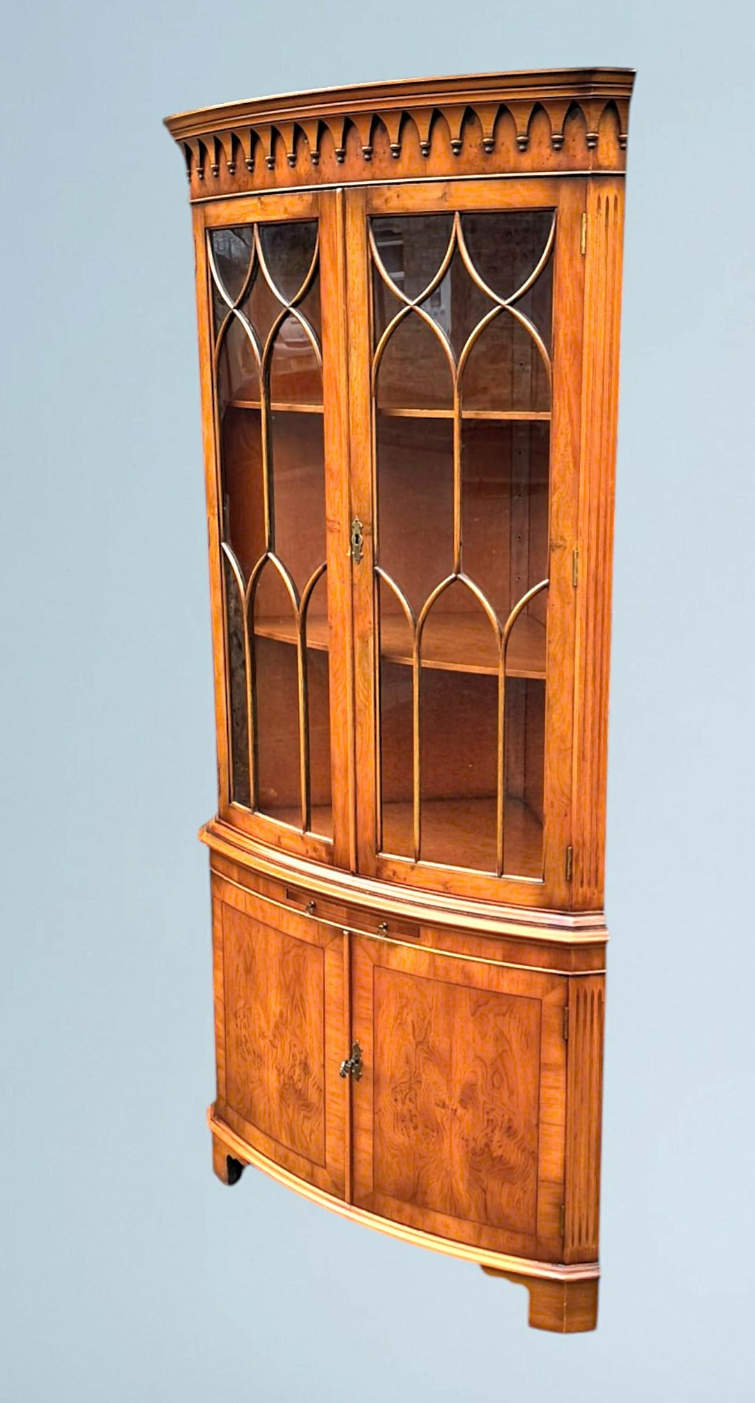 Yew Wood Corner Cabinet / Corner Cupboard Reprodux Bevan Funnel