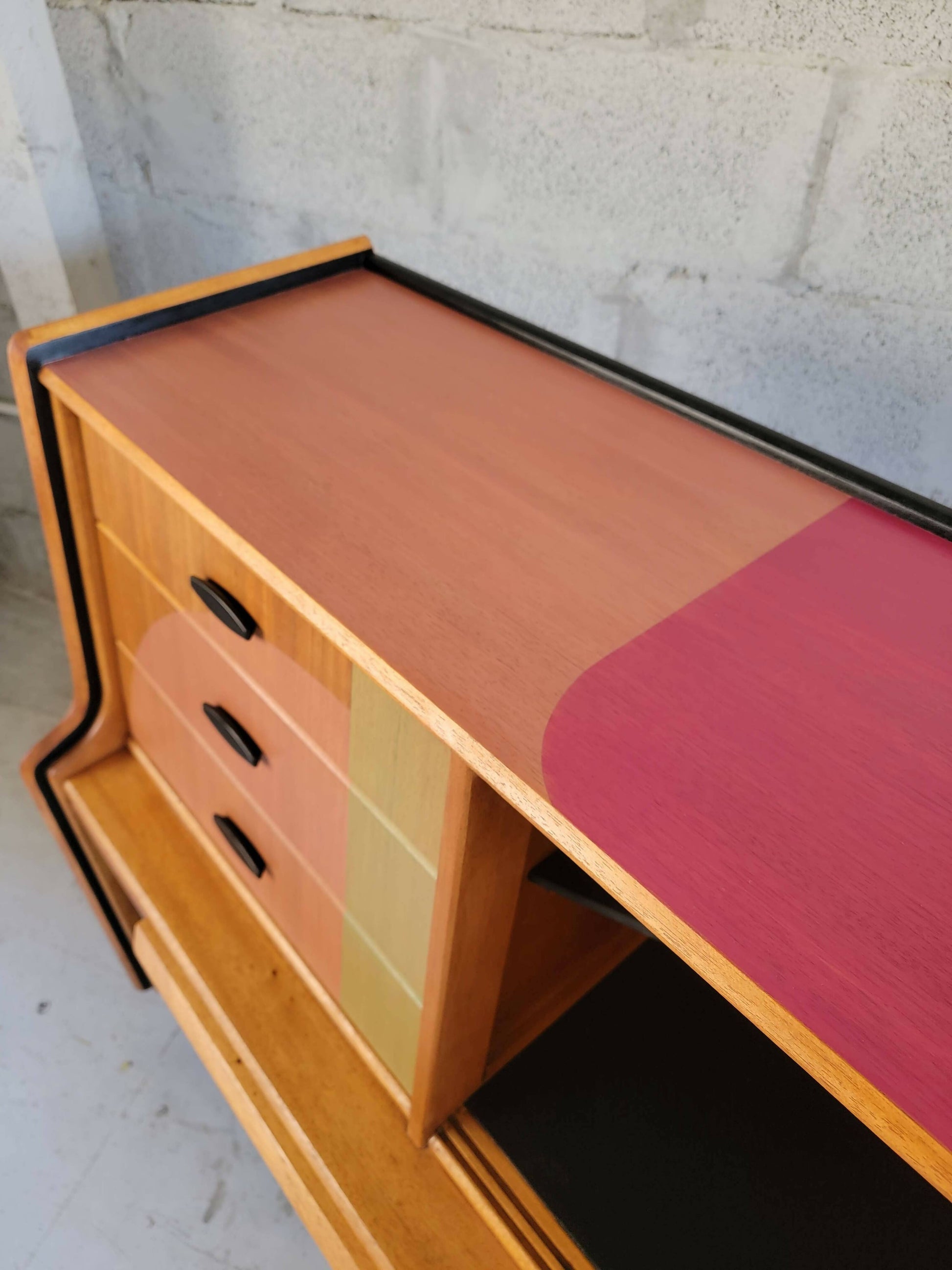 Sideboard top-orange otter