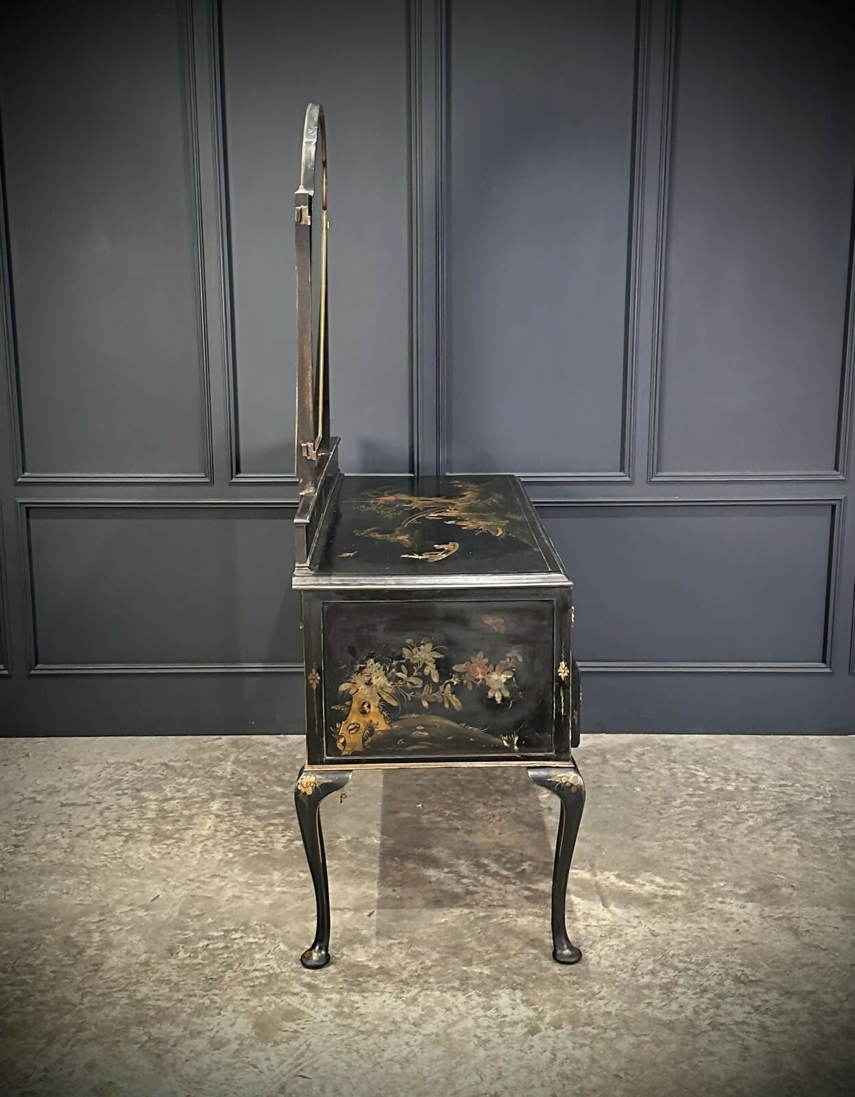 Black and Gold Chinoiserie Lacquered Dressing Table