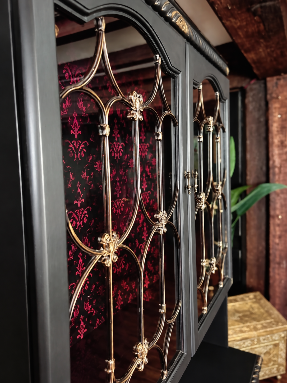 Gothic Black & Antique Gold Glazed Display Cabinet | Drinks & Cocktail Cabinet