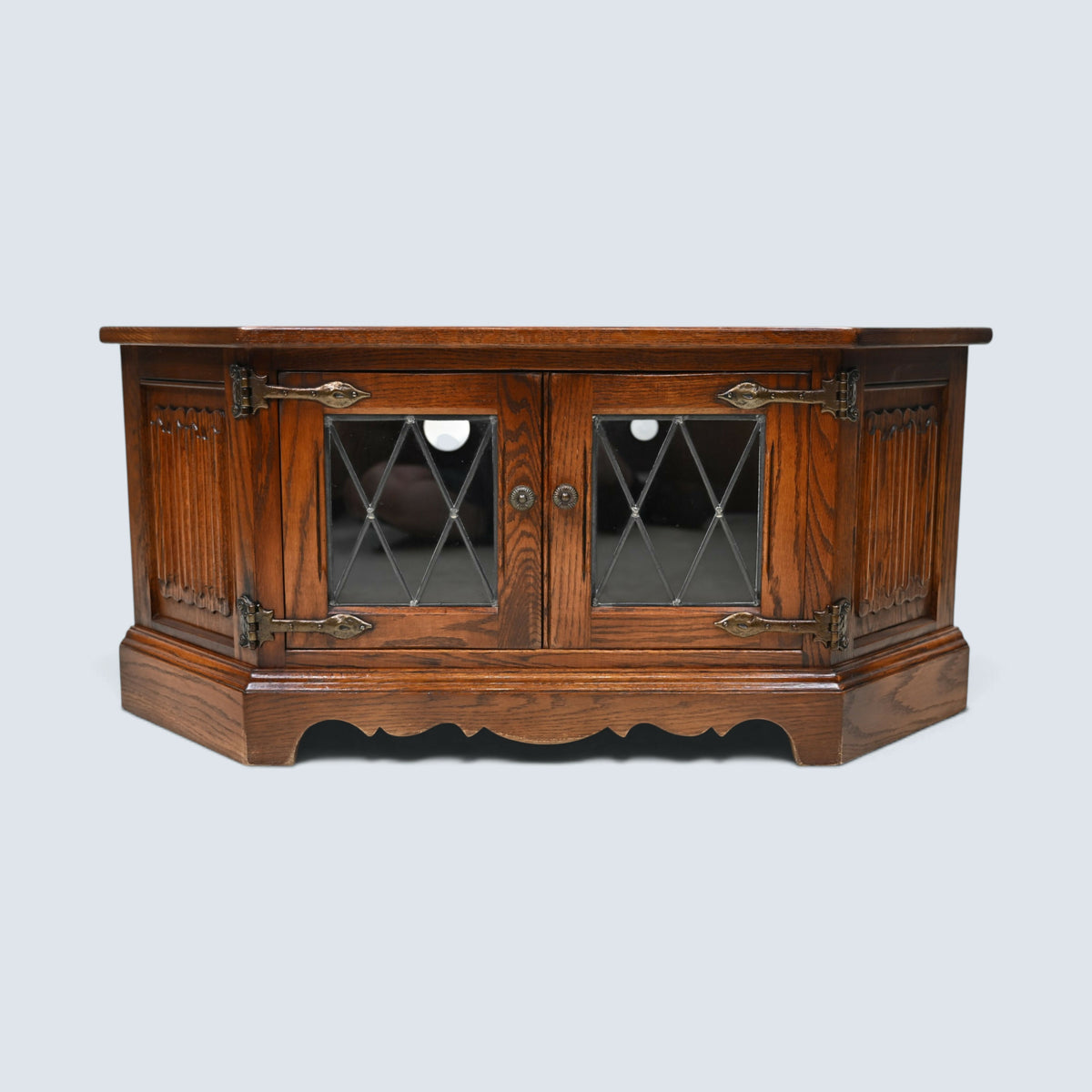 Old Charm TV Stand Linenfold Leaded Glass Doors Tudor Brown FREE UK Delivery*