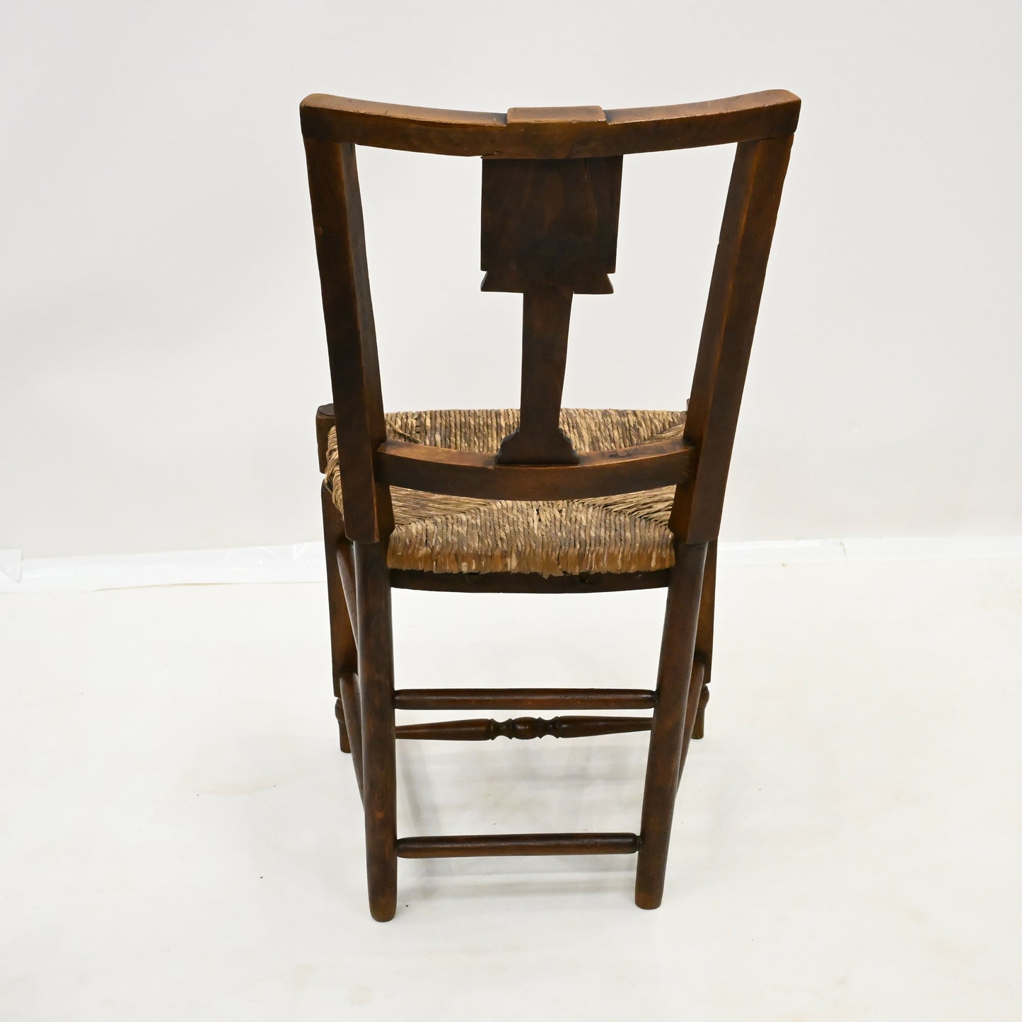 Set of 7 Georgian Dining Chairs With Rush Seats Back Carvings FREE UK Delivery. SBR10037/0502E