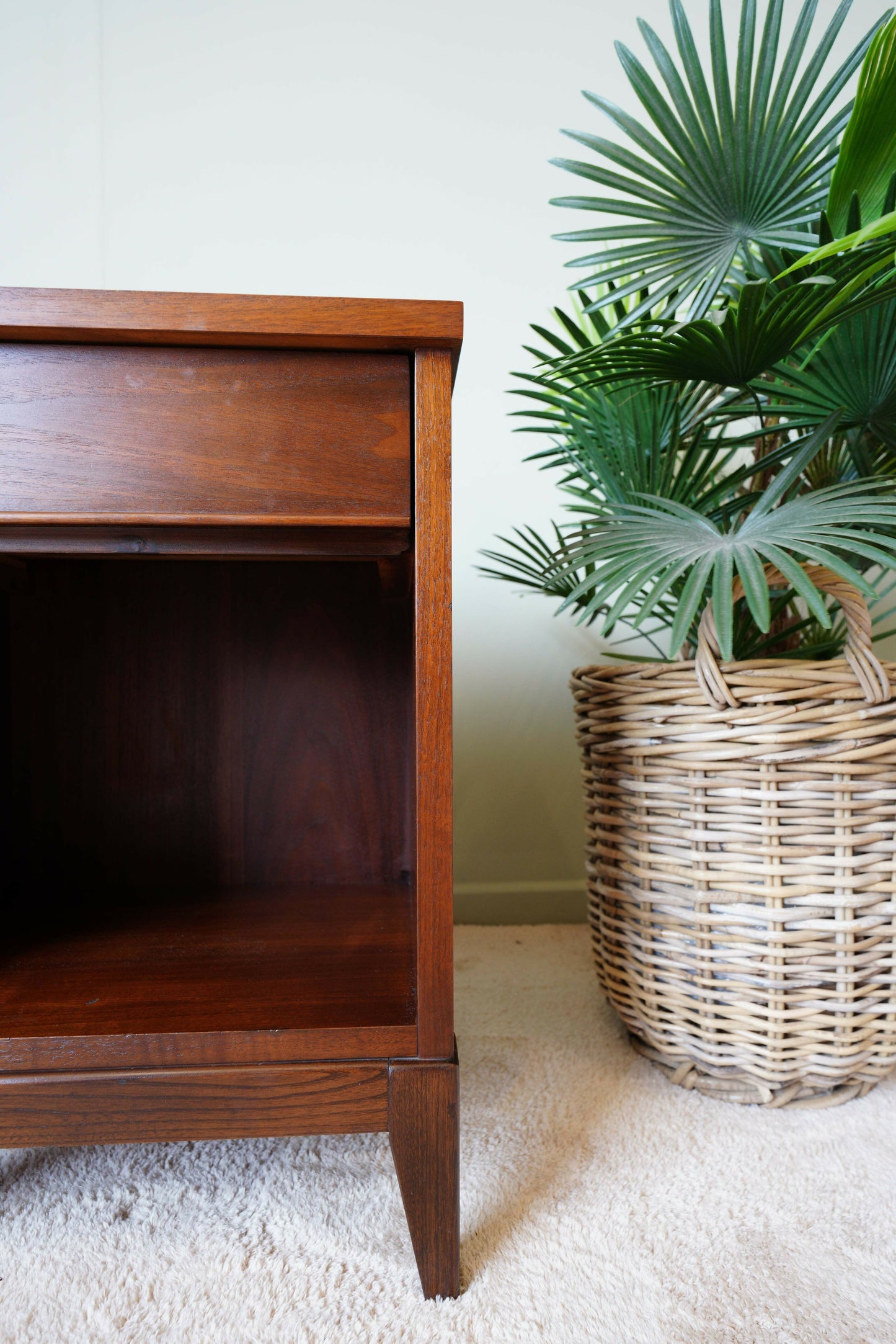 Peppler Furniture Co. 'The Hanover Line' Retro Bedside Nightstand In Figured Walnut – Canada, C. 1960s