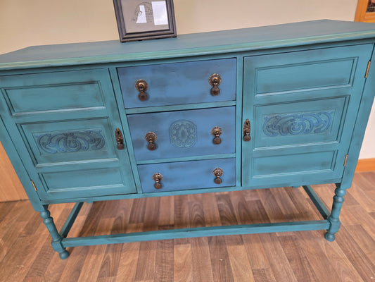 Vintage solid oak sideboard/cabinet/bar.