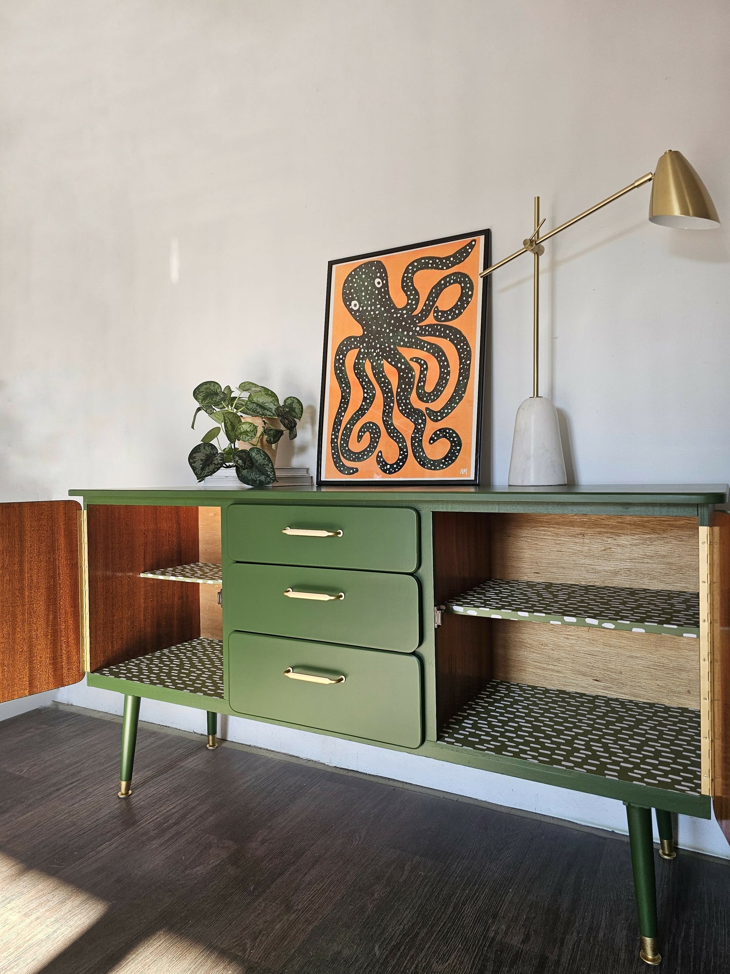 Mid Century Modern Sideboard / TV Cabinet