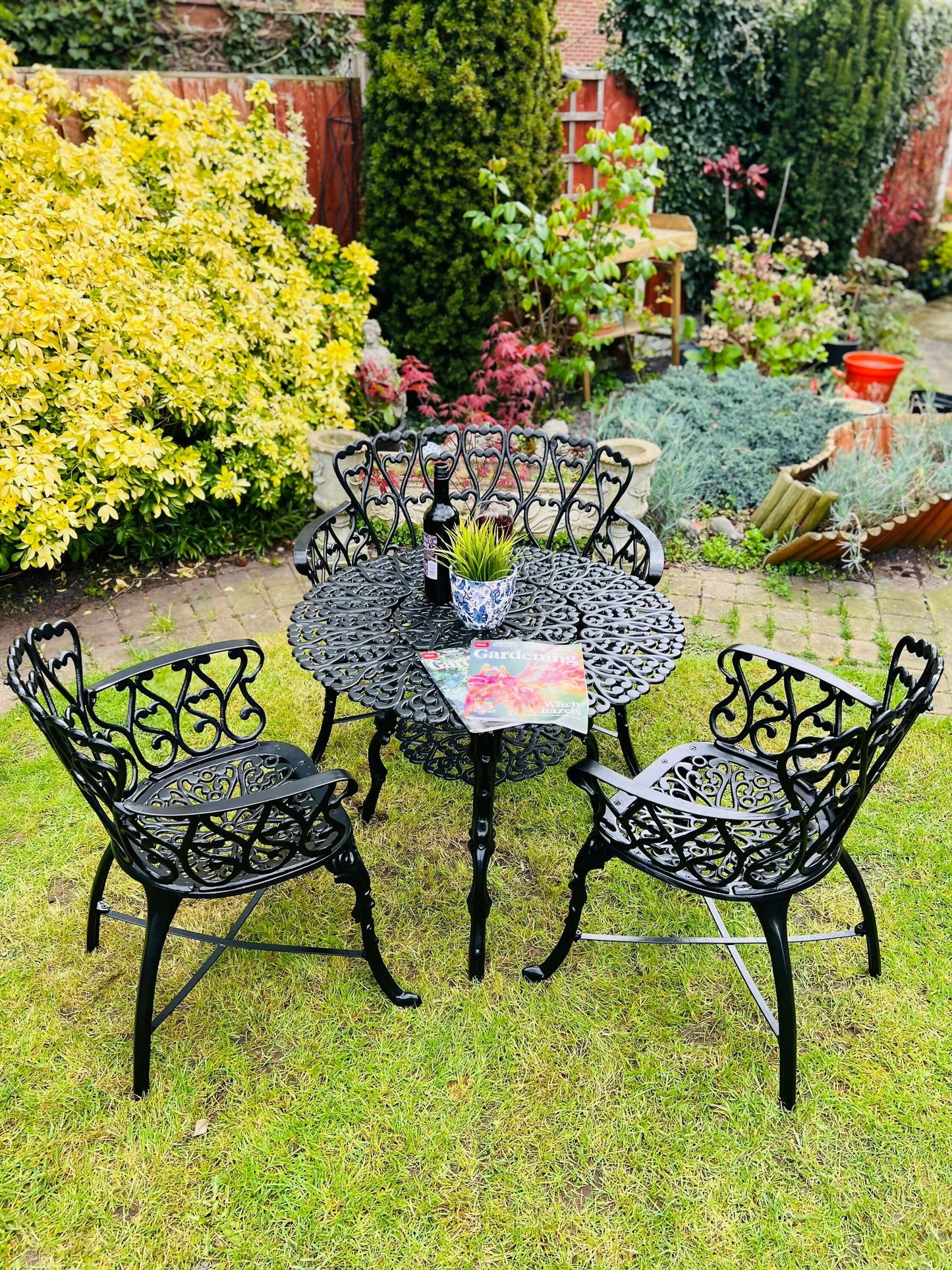 Black Vintage Love Seat Patio Set finished in Black