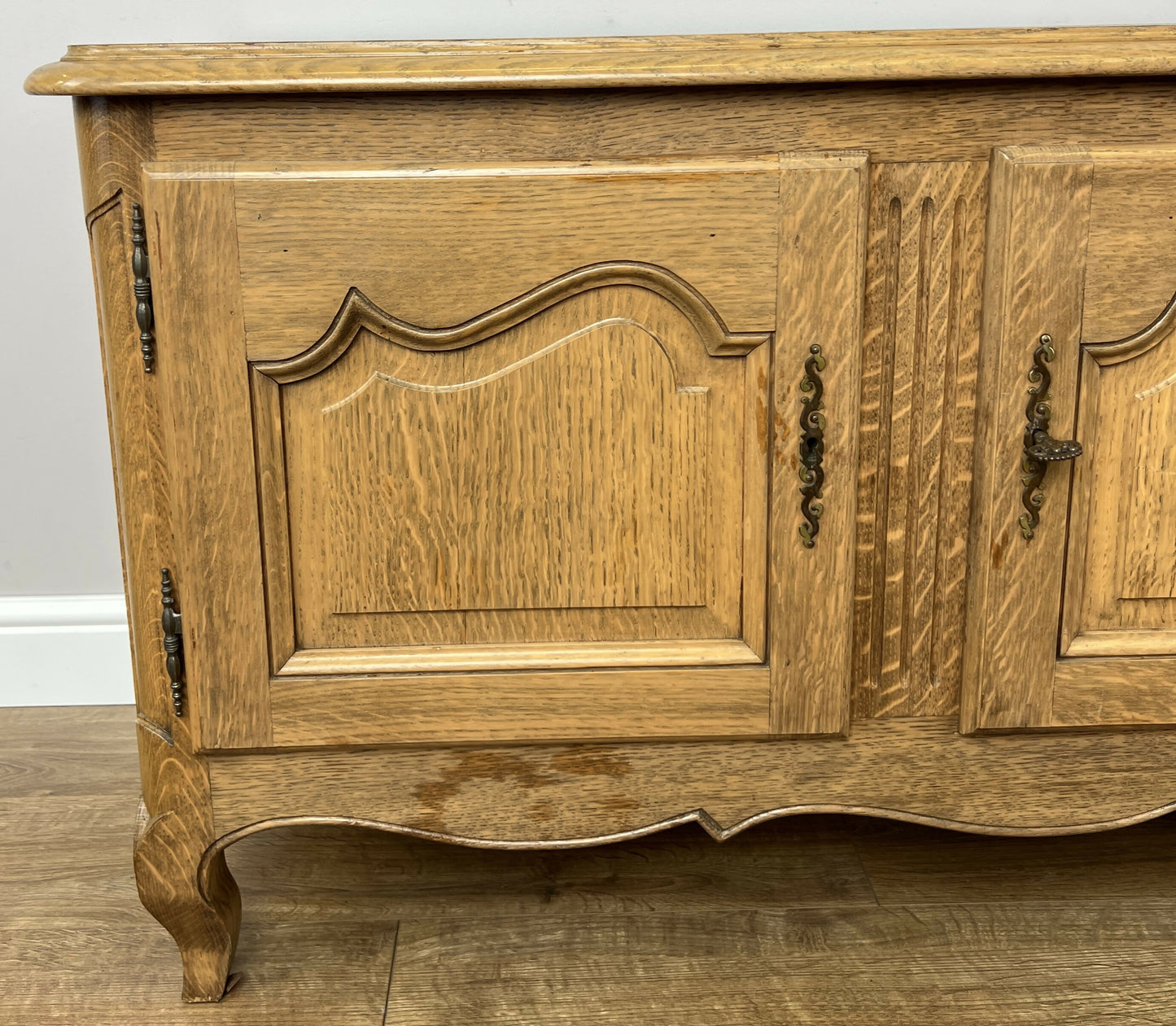 Cabinet Vintage French Style Oak Storage Sideboard Carved Cupboard LOT 6281