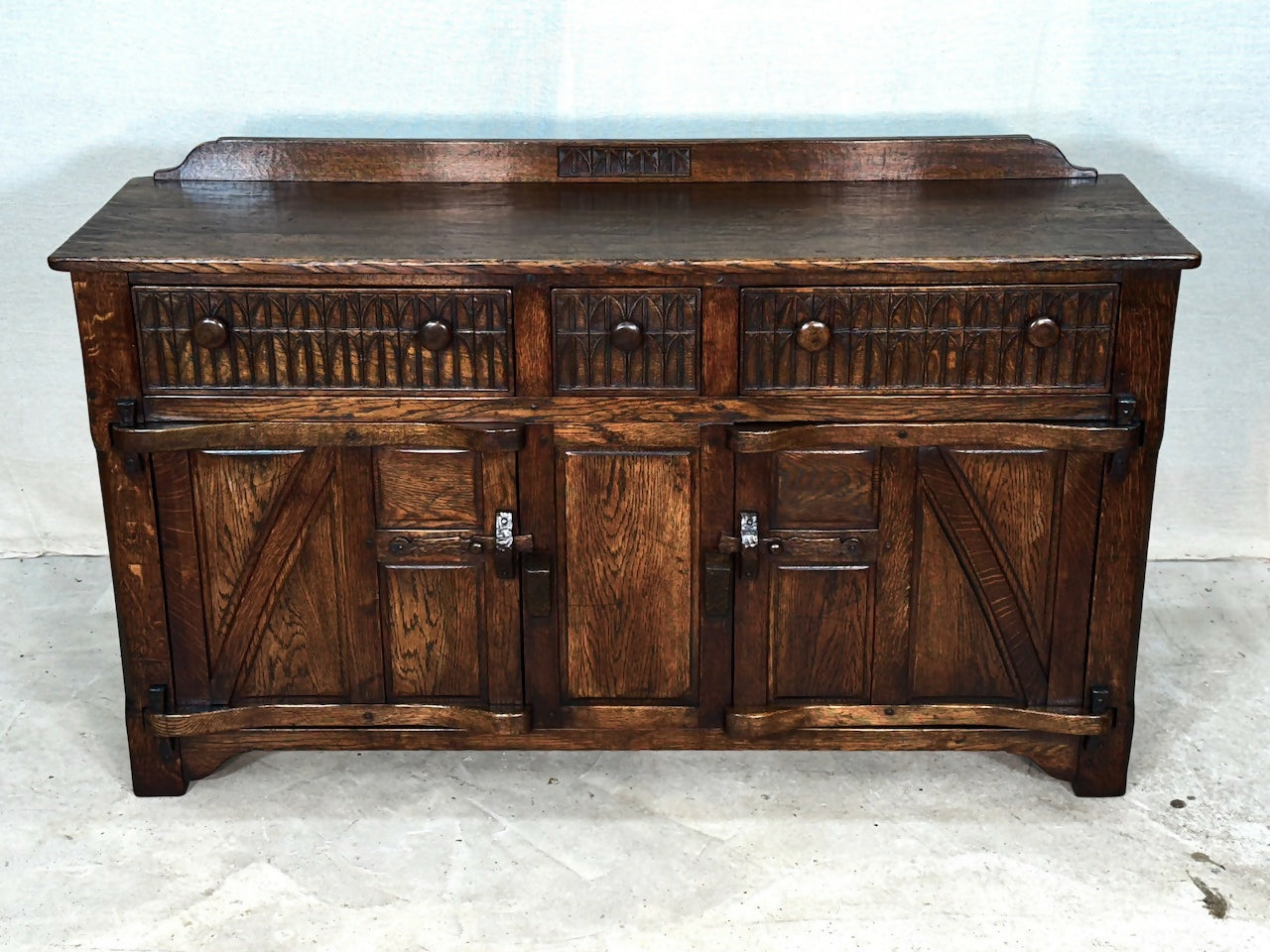 A NIGEL RUPERT GRIFFITHS MONASTIC CARVED OAK DRESSER BASE / SIDEBOARD / CABINET / CUPBOARD.