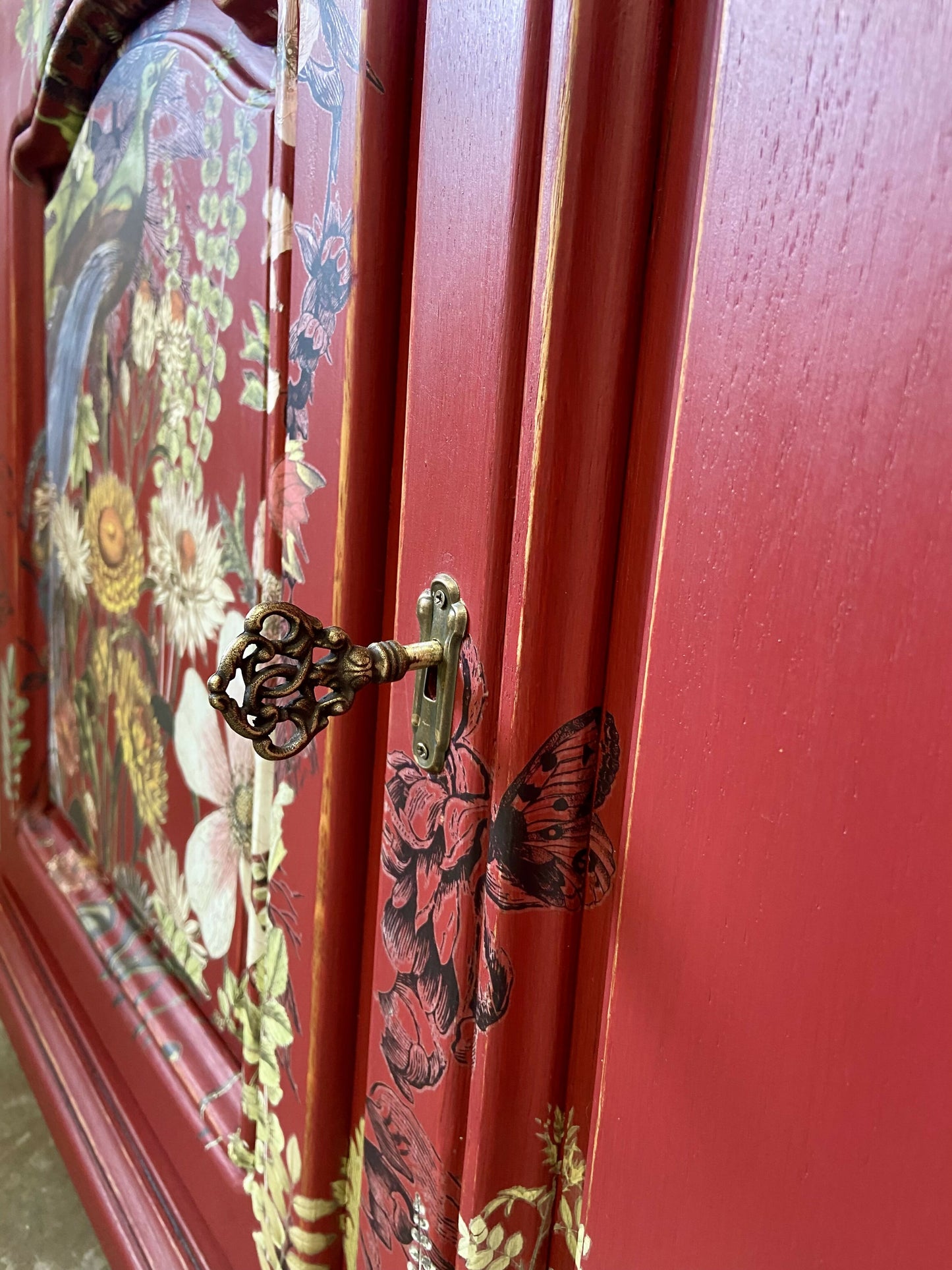 Sideboard Red Floral Decorated
