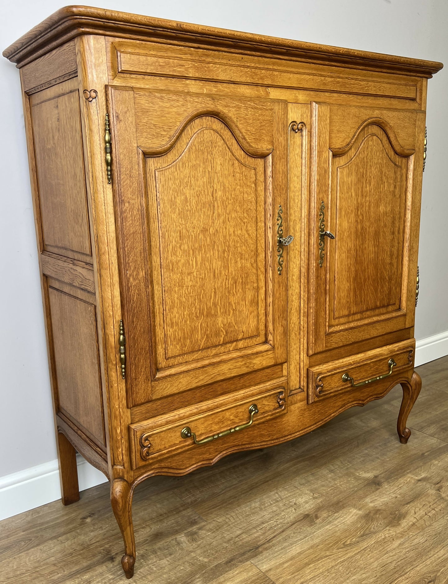 Cabinet Vintage French Louis XIV Style Sideboard Oak Carved Cupboard LOT 6268