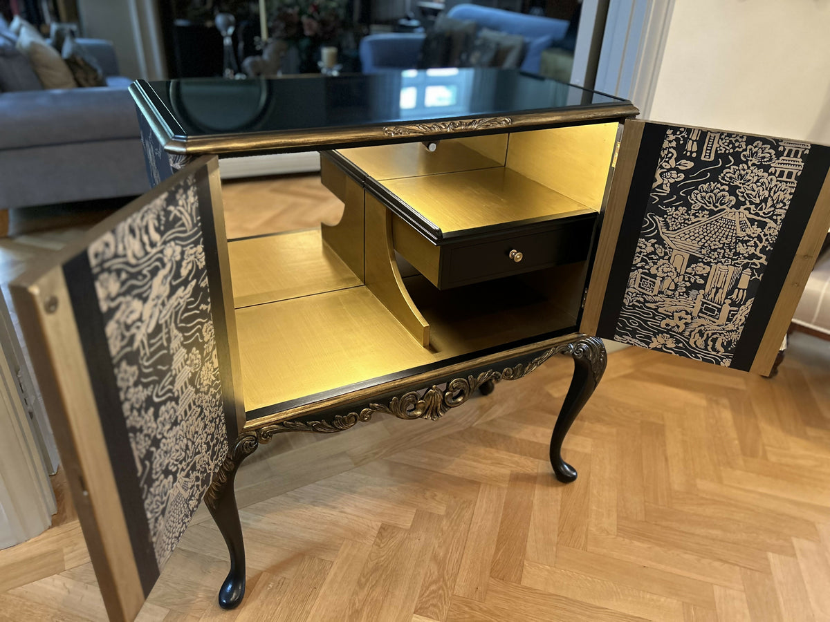 Cocktail Cabinet. Vintage Queen Anne Repro. Chinoiserie style. Black & Gold. Handpainted.