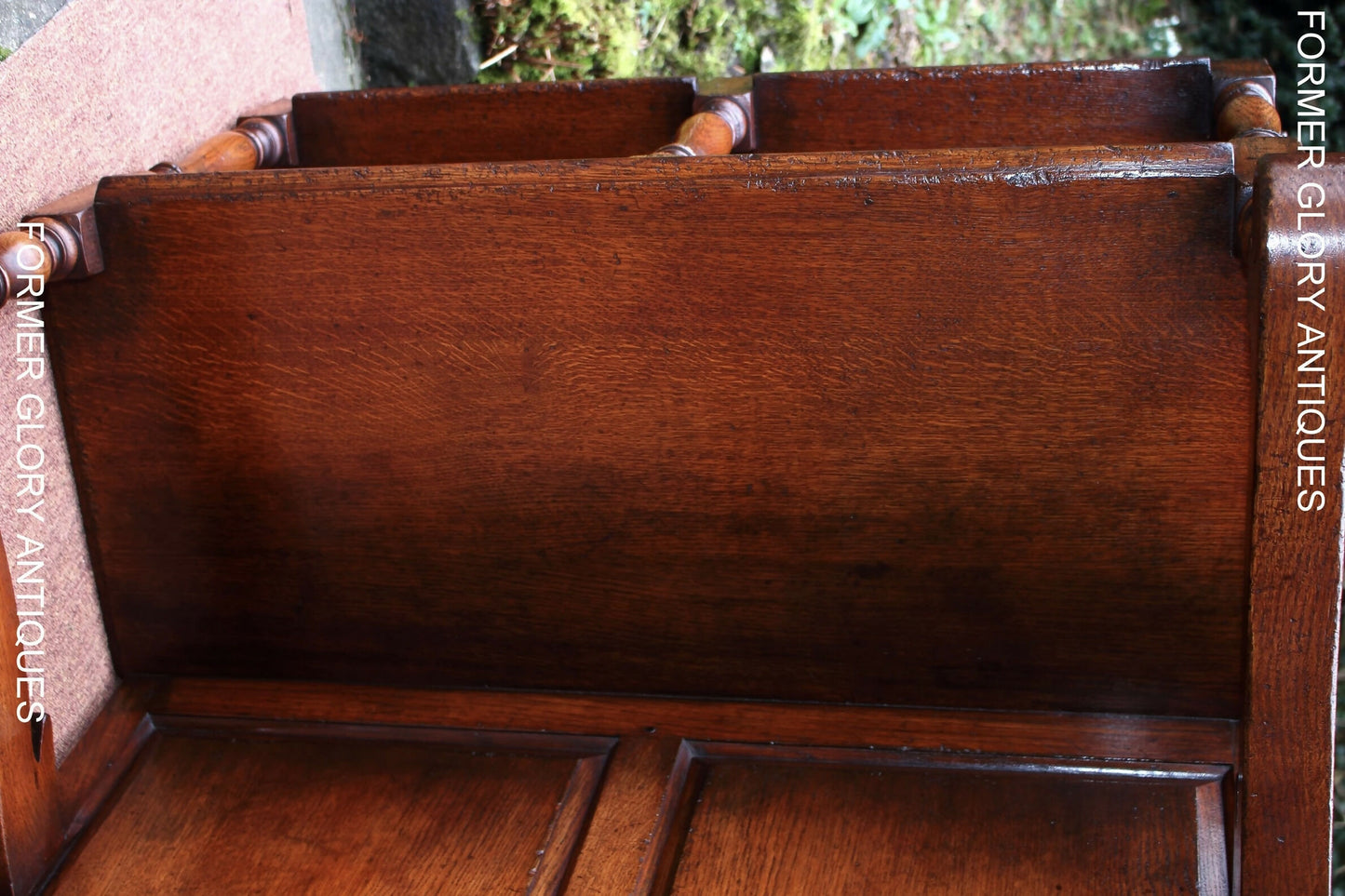 A TITCHMARSH AND GOODWIN SOLID OAK TAVERN SEAT / SETTLE / PEW / HALL ARMCHAIR / BENCH.