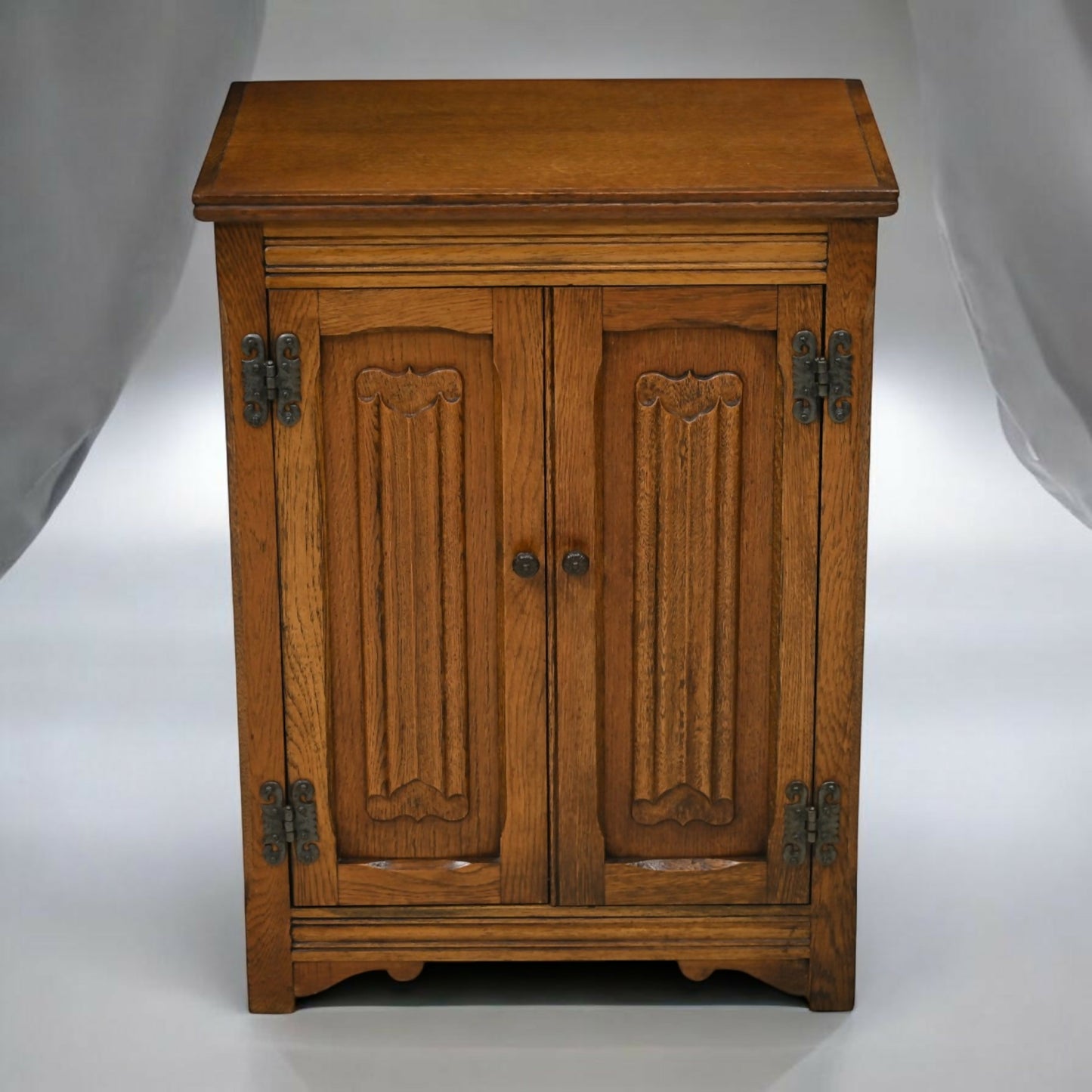 Old Charm Linenfold Cupboard Bedside Cabinet 2 Door Light Oak FREE UK DELIVERY*