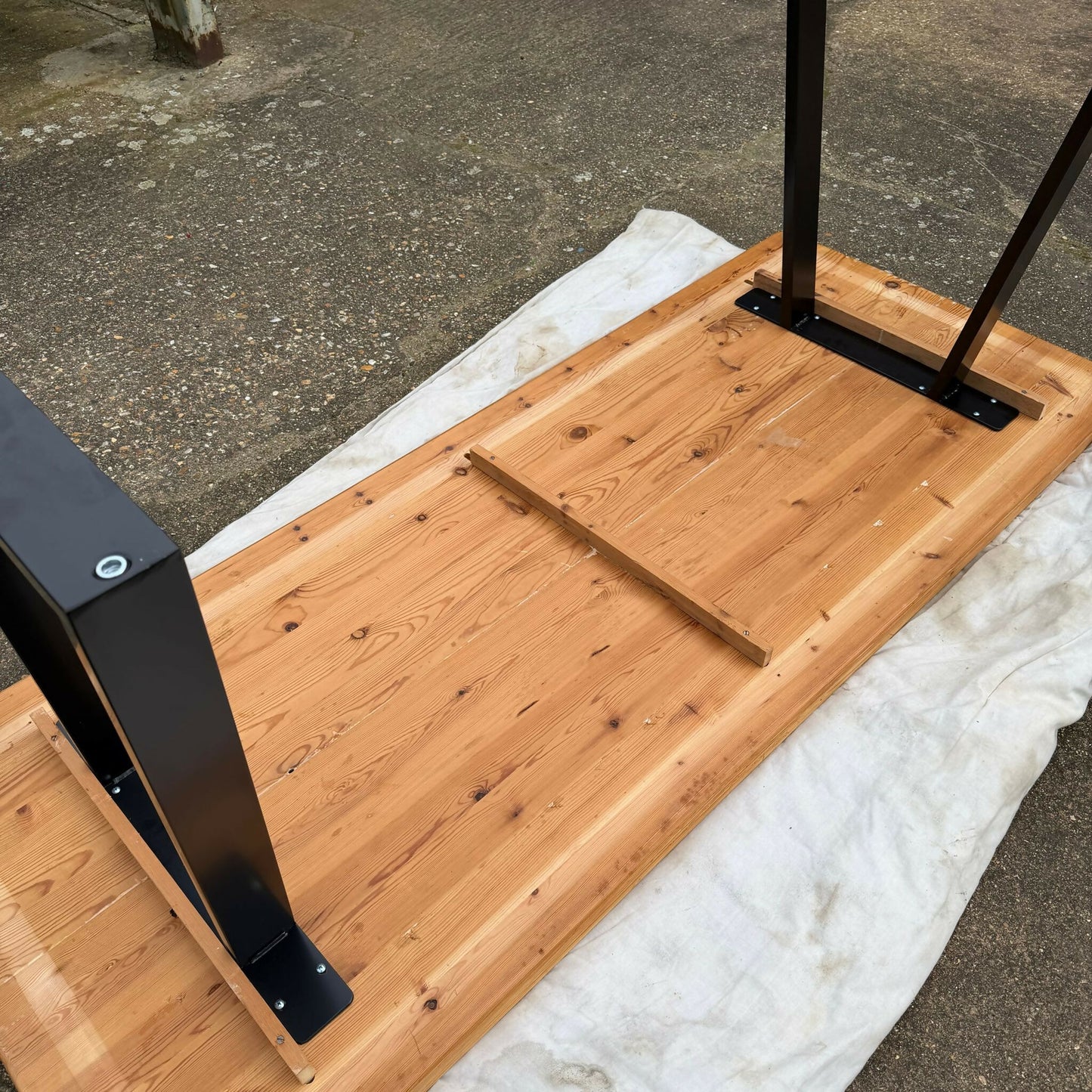 Reclaimed Pine Farmhouse Table Modern Trapezium Metal Industrial Legs Seat 6/8