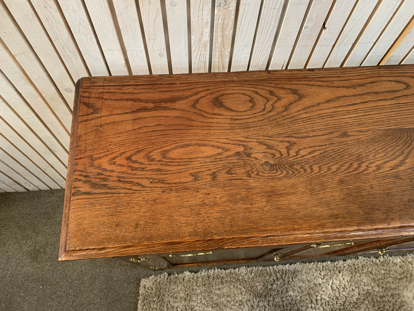 Oak sideboard dresser base/ tv unit with 2 door and 2 Drawers.