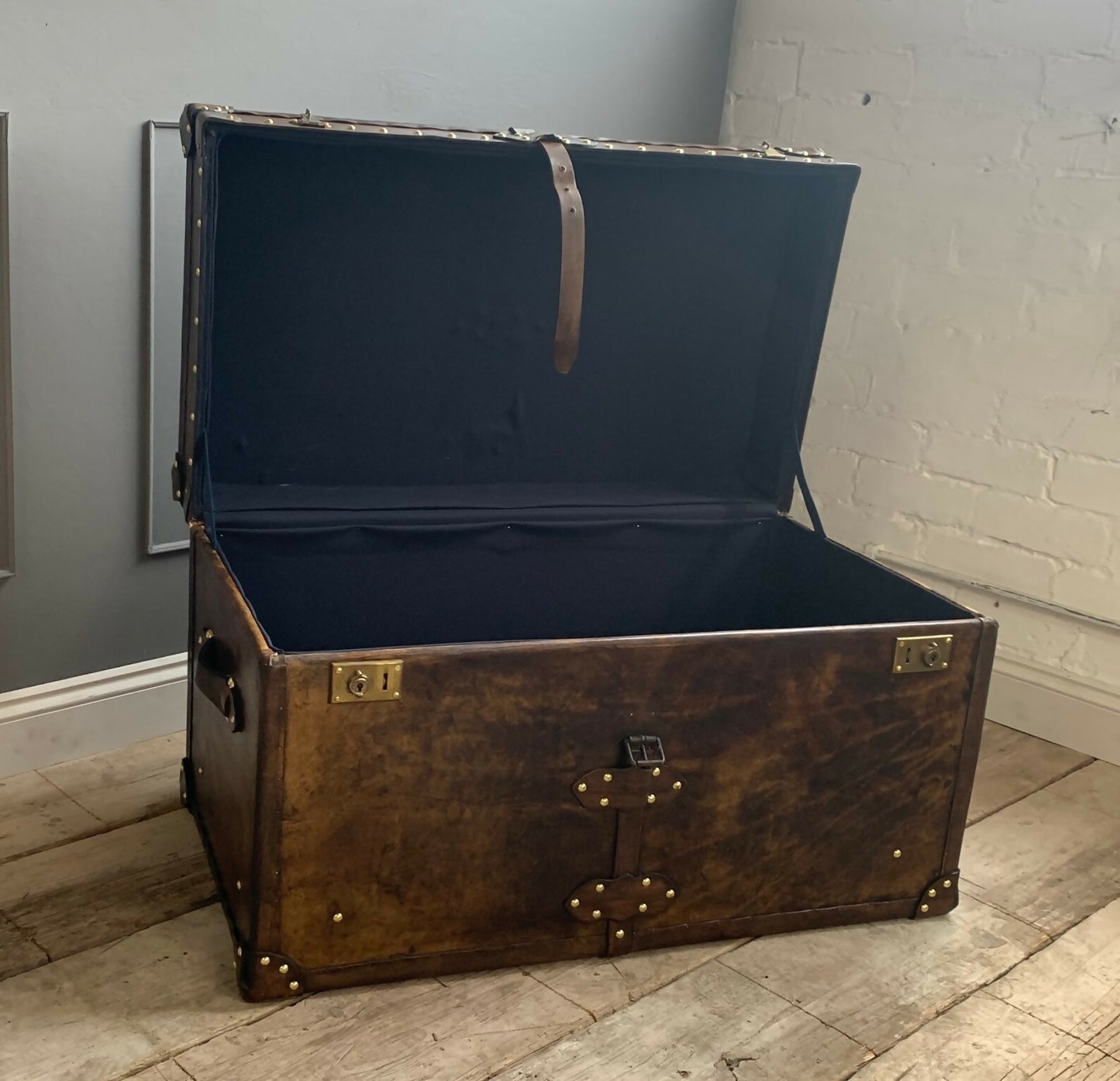 English Handmade Leather Coffee Table Trunk