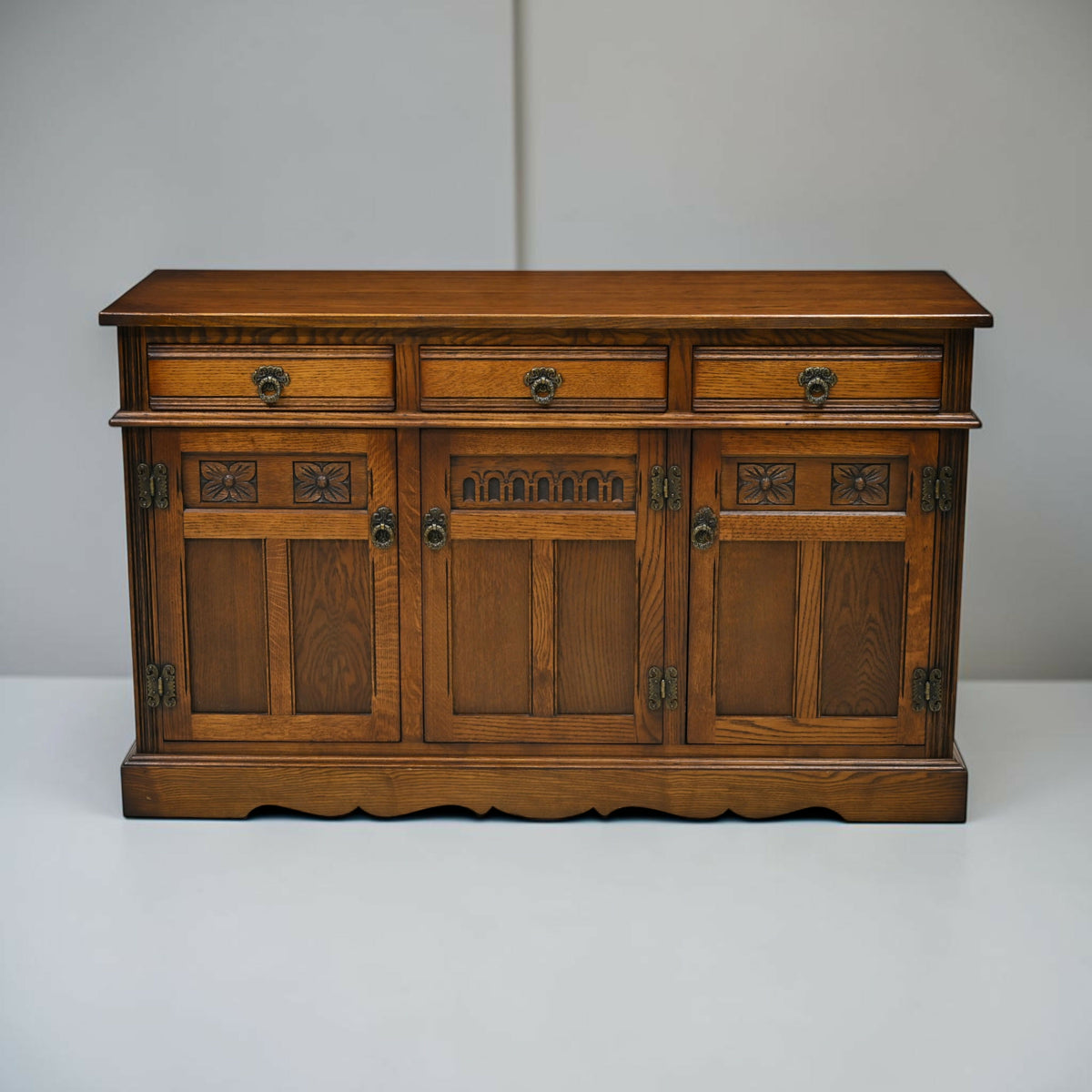 Old Charm Lancaster Sideboard Light Oak Finish Model 2145 FREE UK Delivery*