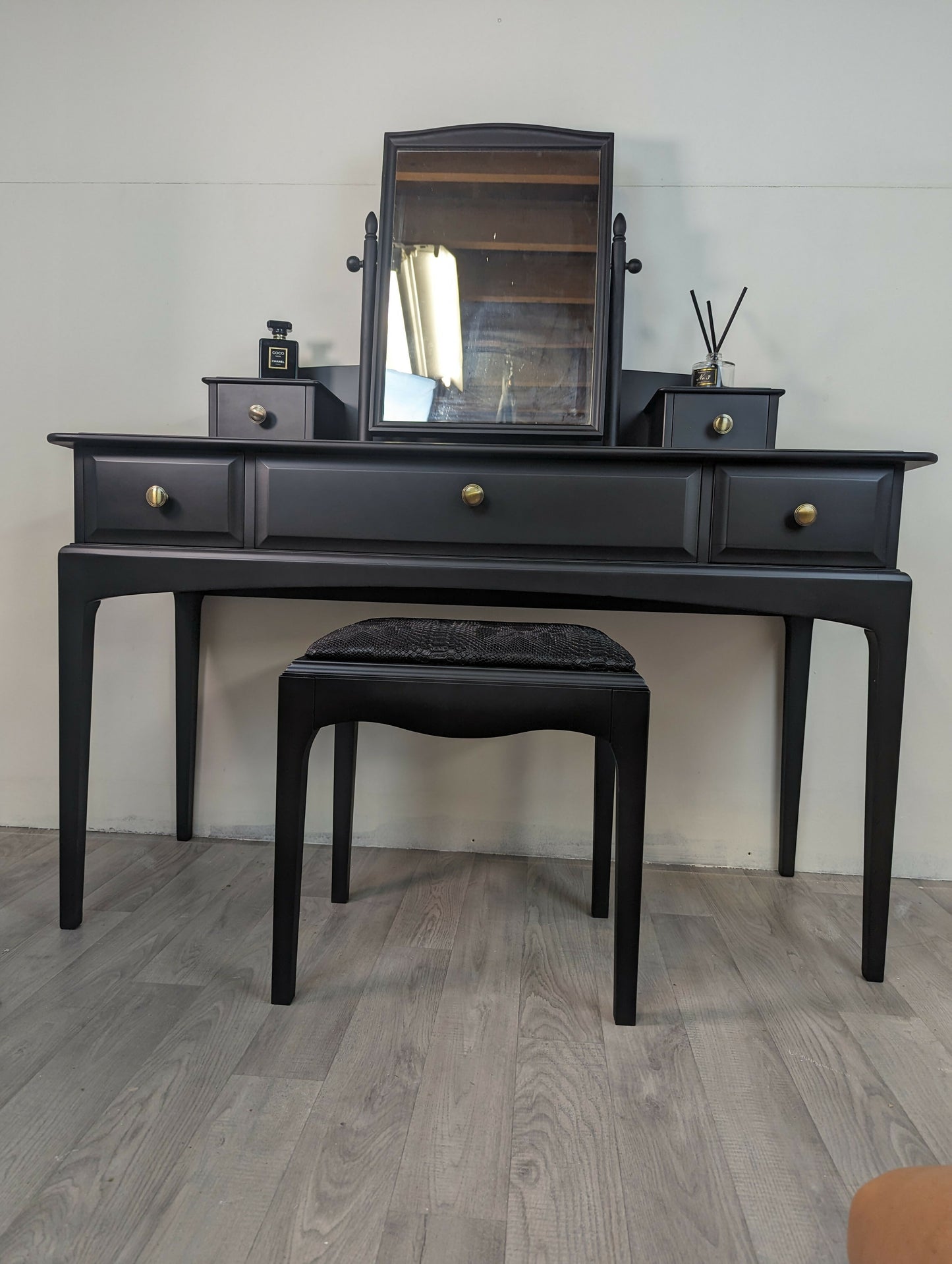 Stag Minstrel Dressing Table Mirror & Stool Black
