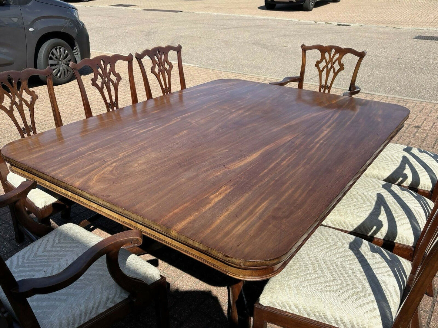 Antique Mahogany Dining Table & 8 Chairs.